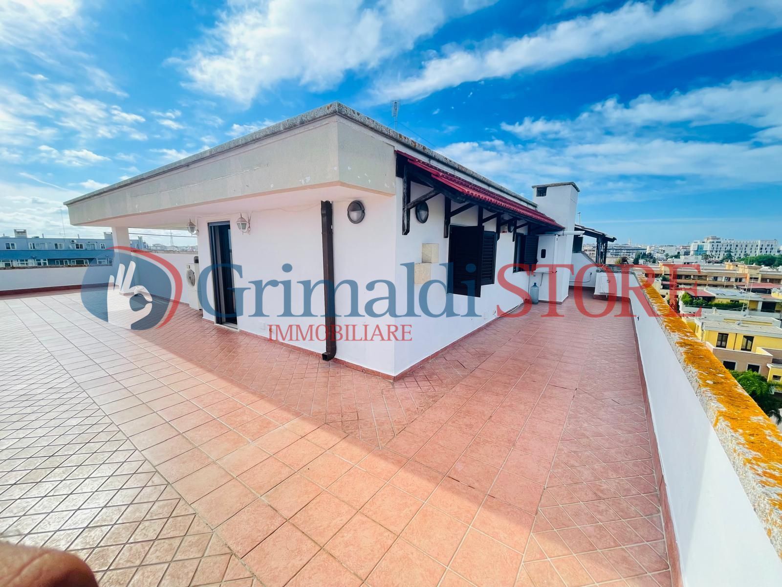 Attico con terrazzo in via giuseppe ghezzi 2, Lecce