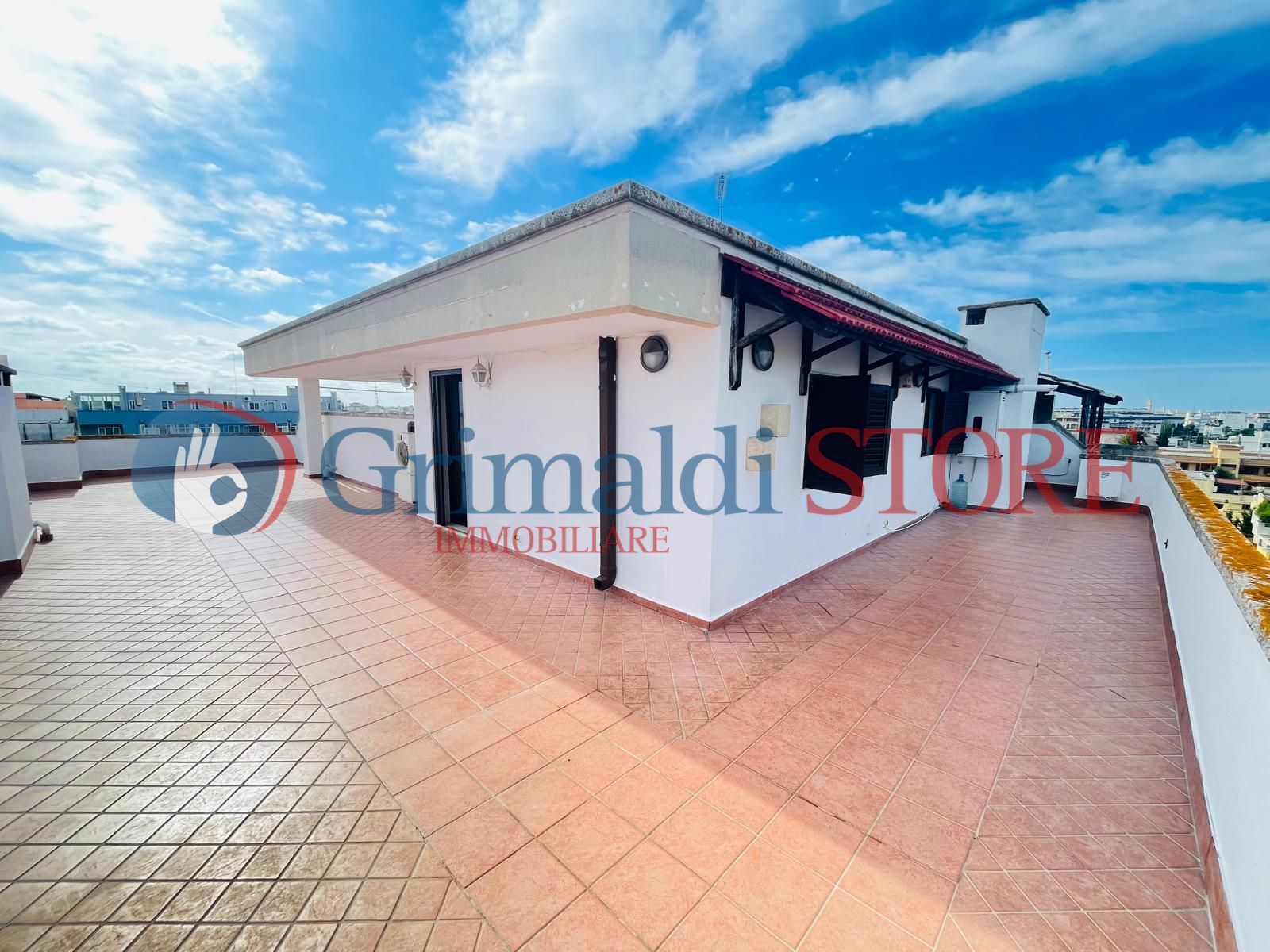 Attico con terrazzo in via giuseppe ghezzi 2, Lecce