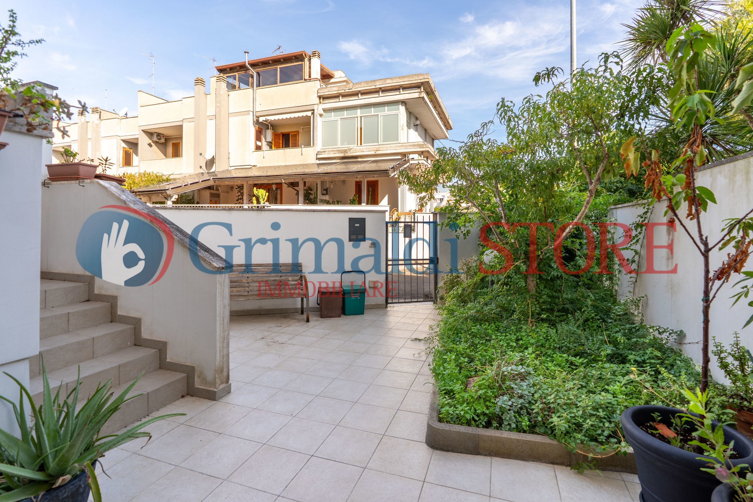 Villetta a schiera con giardino in via felice casorati 15, Lecce