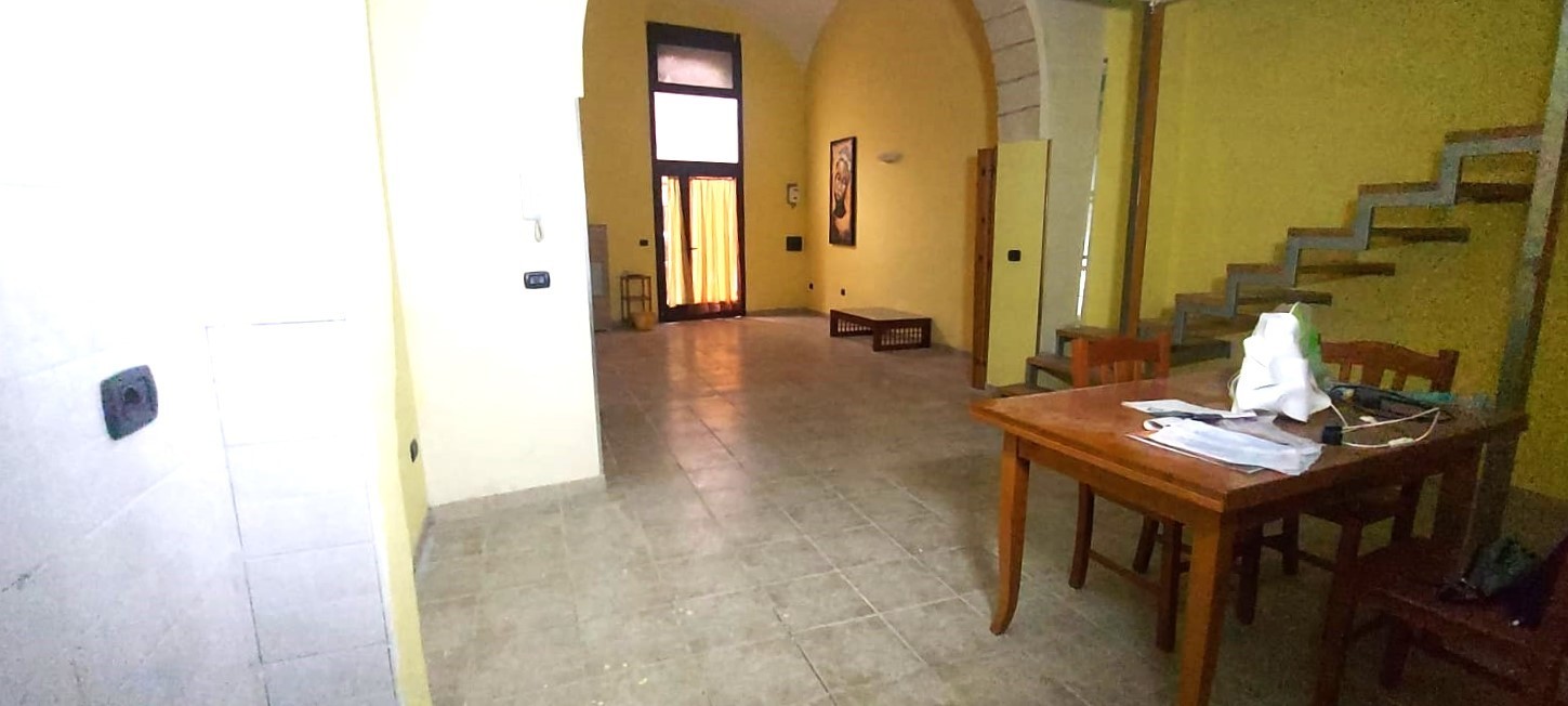 Casa indipendente da ristrutturare in via lucio strabone 38, Brindisi