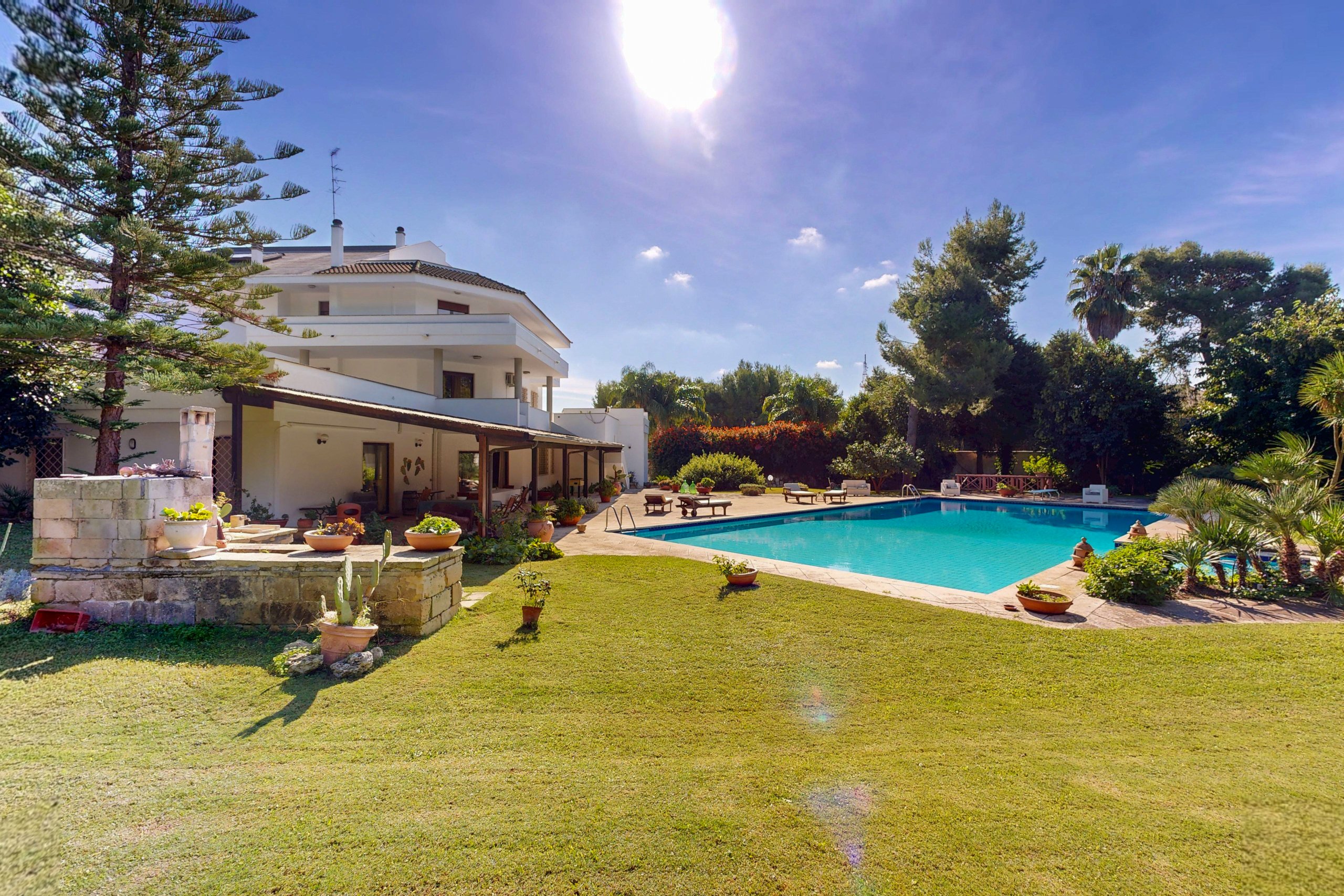 Villa con giardino in via venosa 5, Lecce