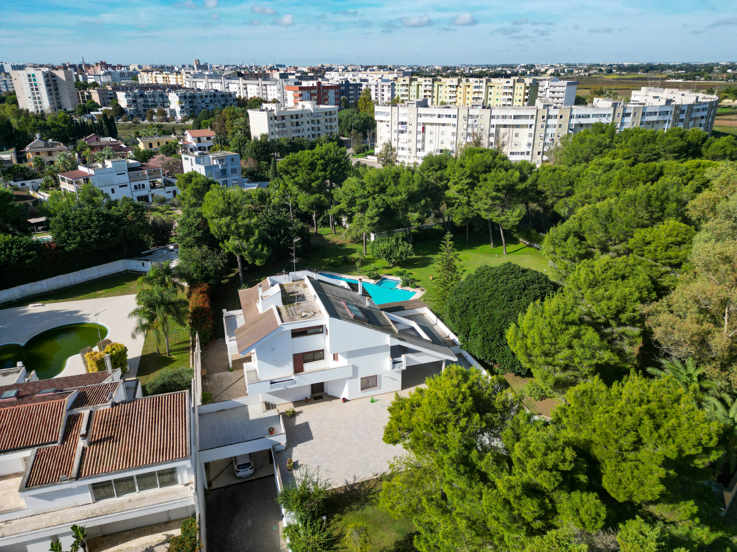 Villa con giardino in via venosa 5, Lecce