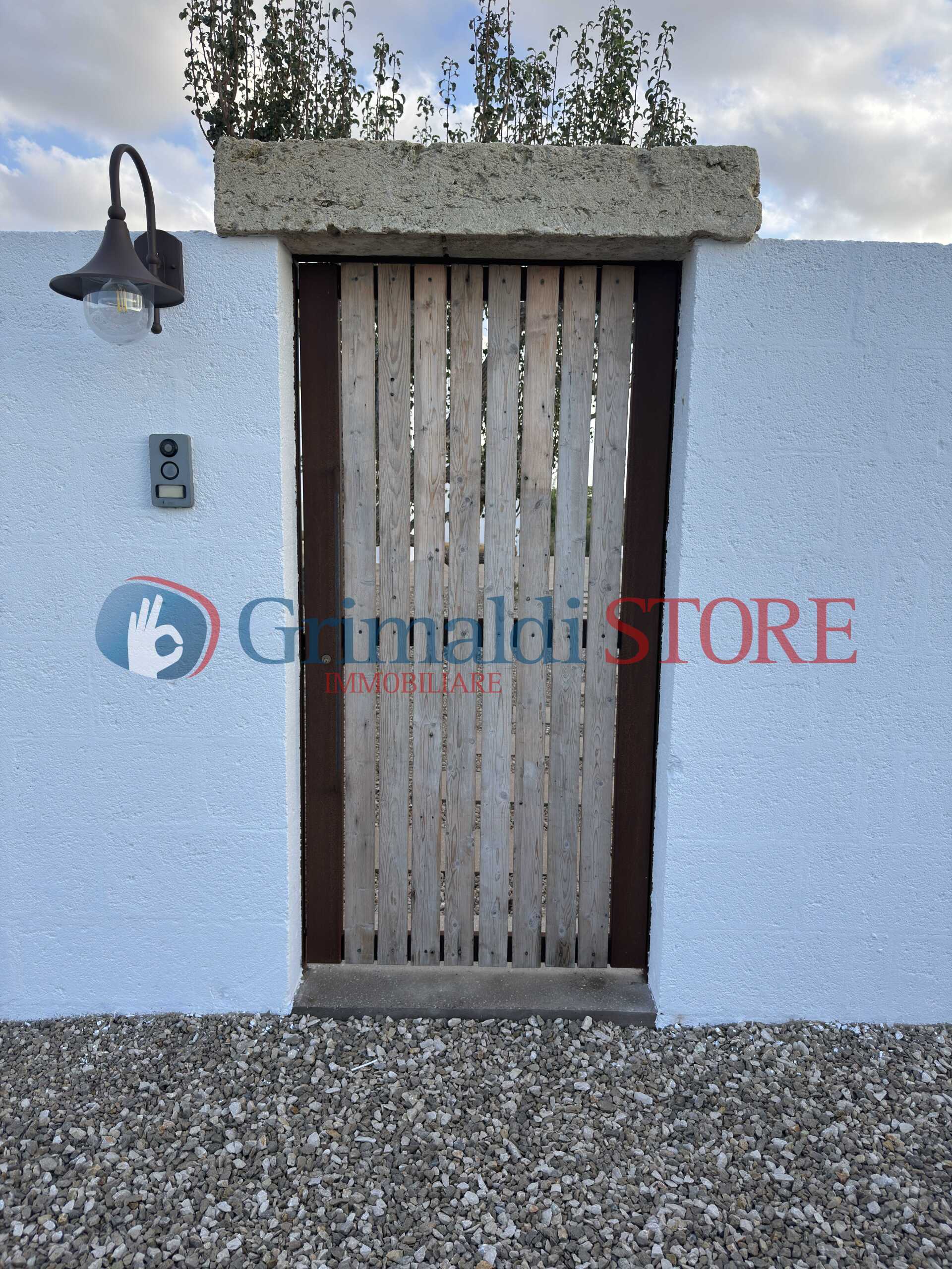 Villa con giardino in strada carignano grande 2, Nard