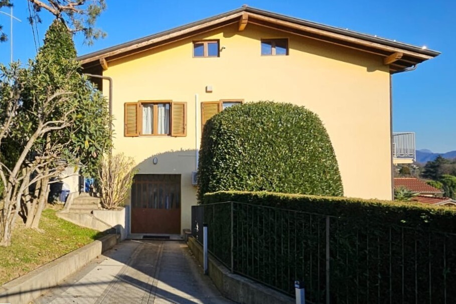 Villa con giardino in via san rocco 42, Cenate Sotto