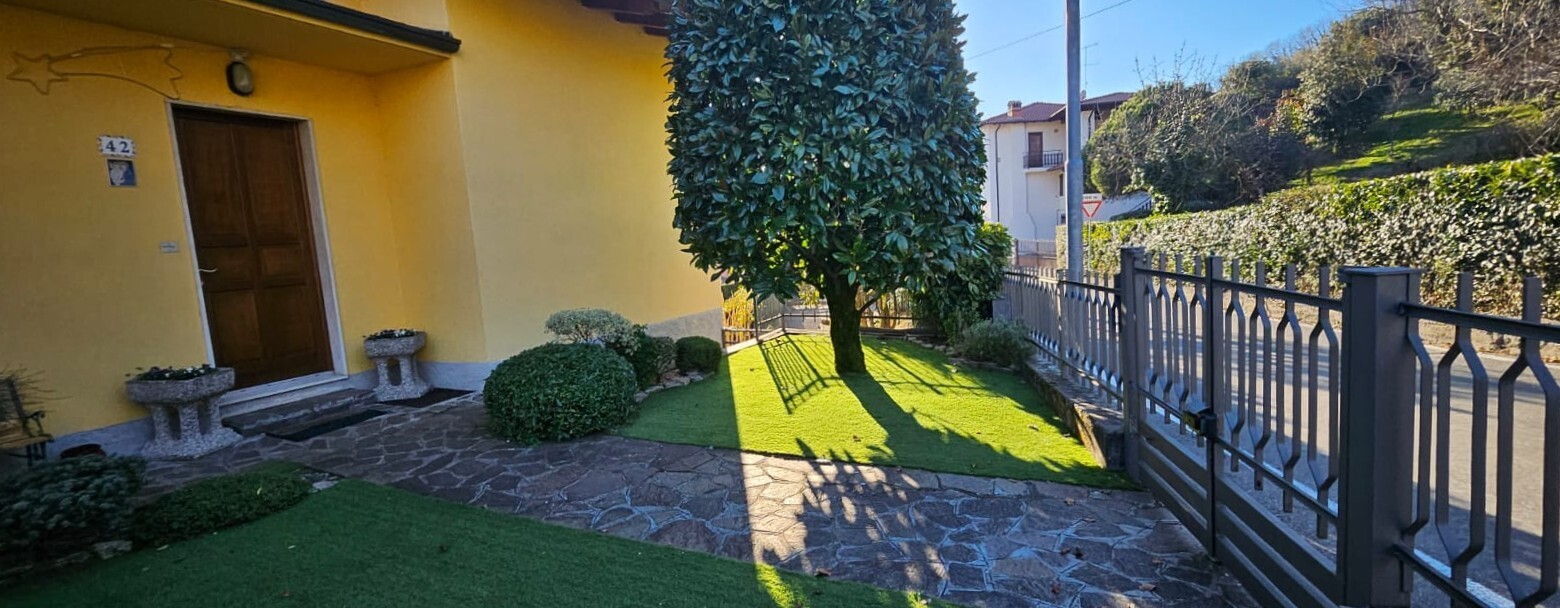 Villa con giardino in via san rocco 42, Cenate Sotto