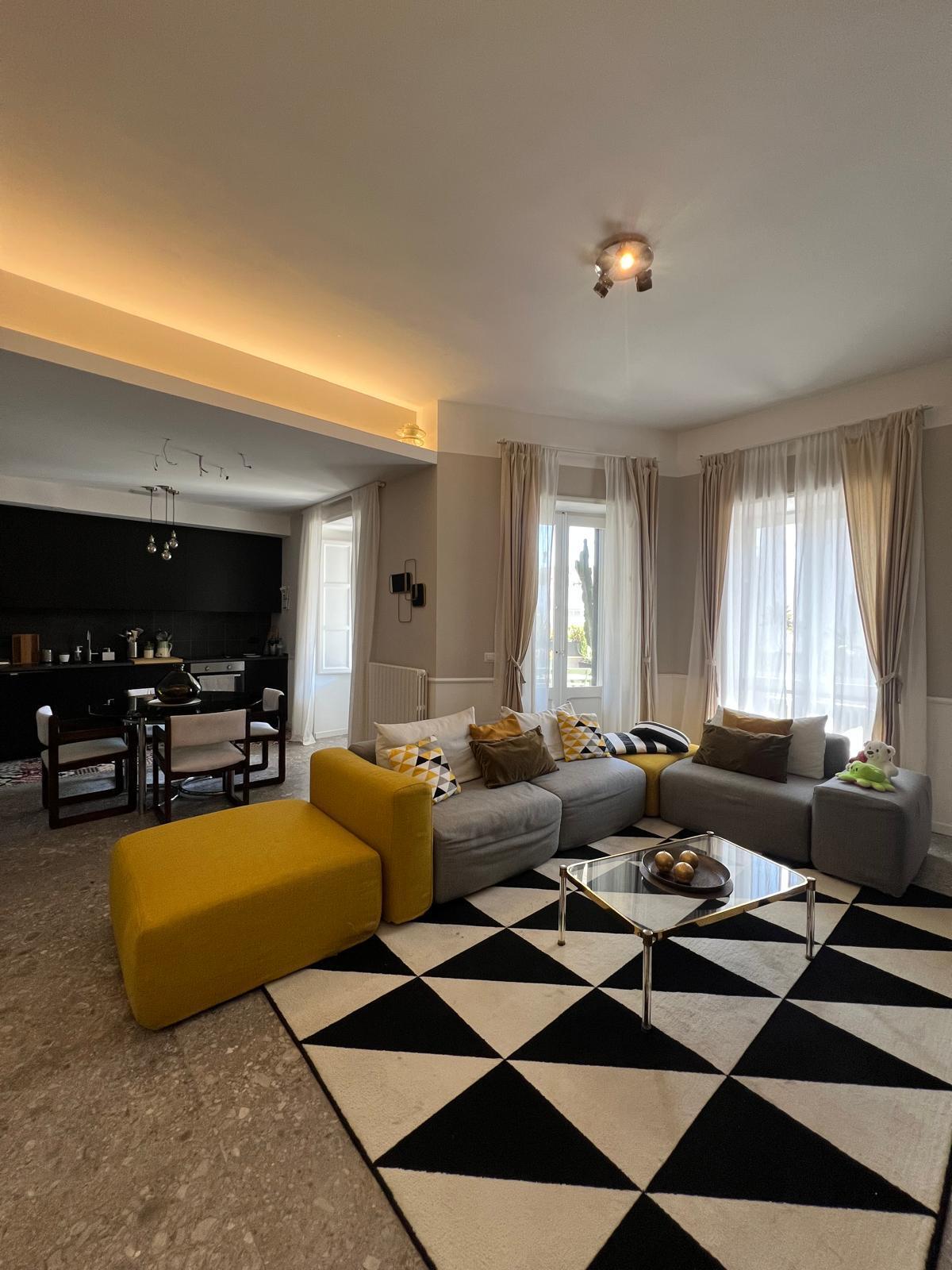 Trilocale con terrazzo in via salvatore panareo 9, Lecce