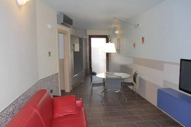 Villetta a schiera nuova in via mille 44, Ugento