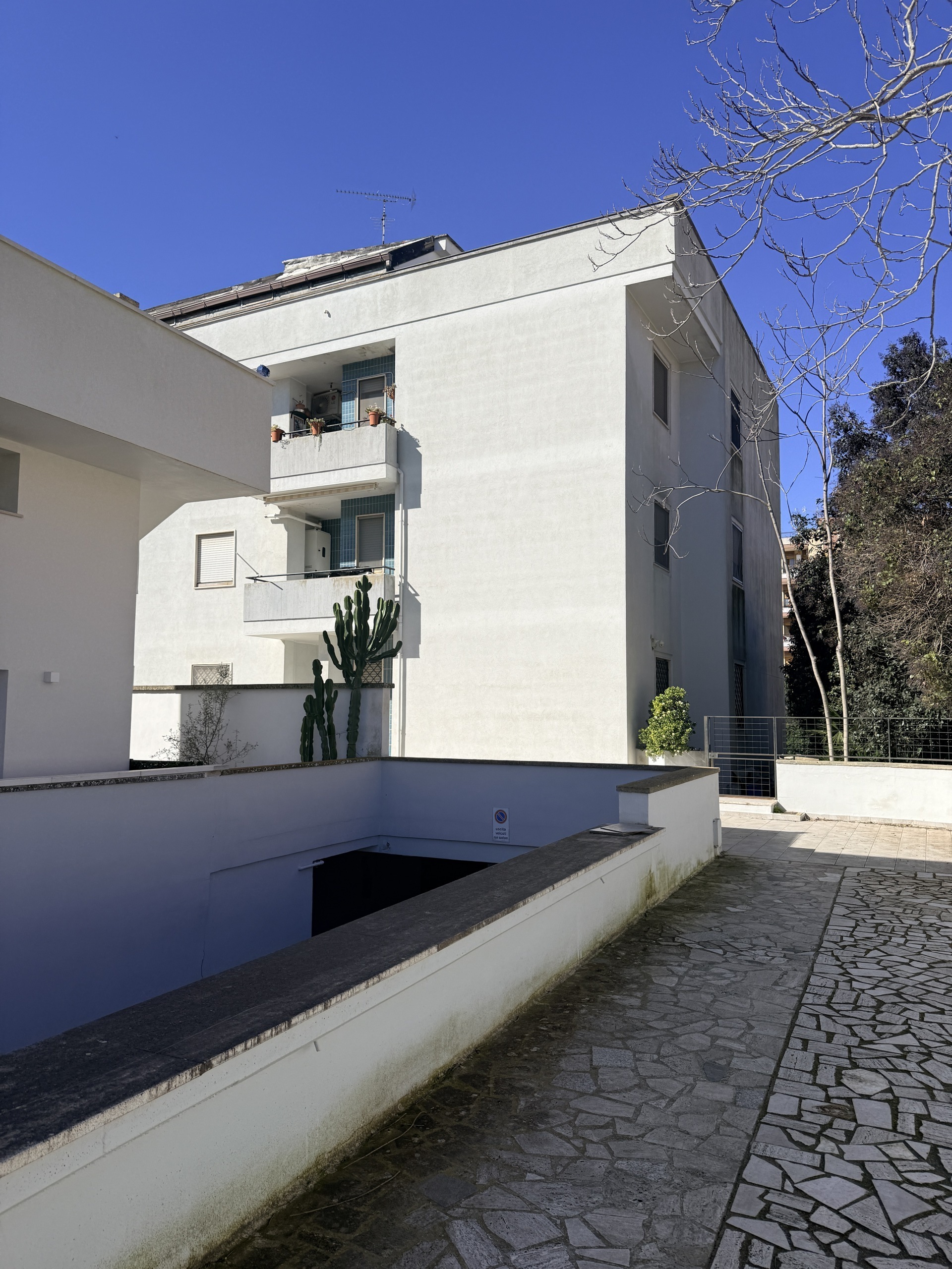 Attico con terrazzo in via o. ducas 2, Lecce