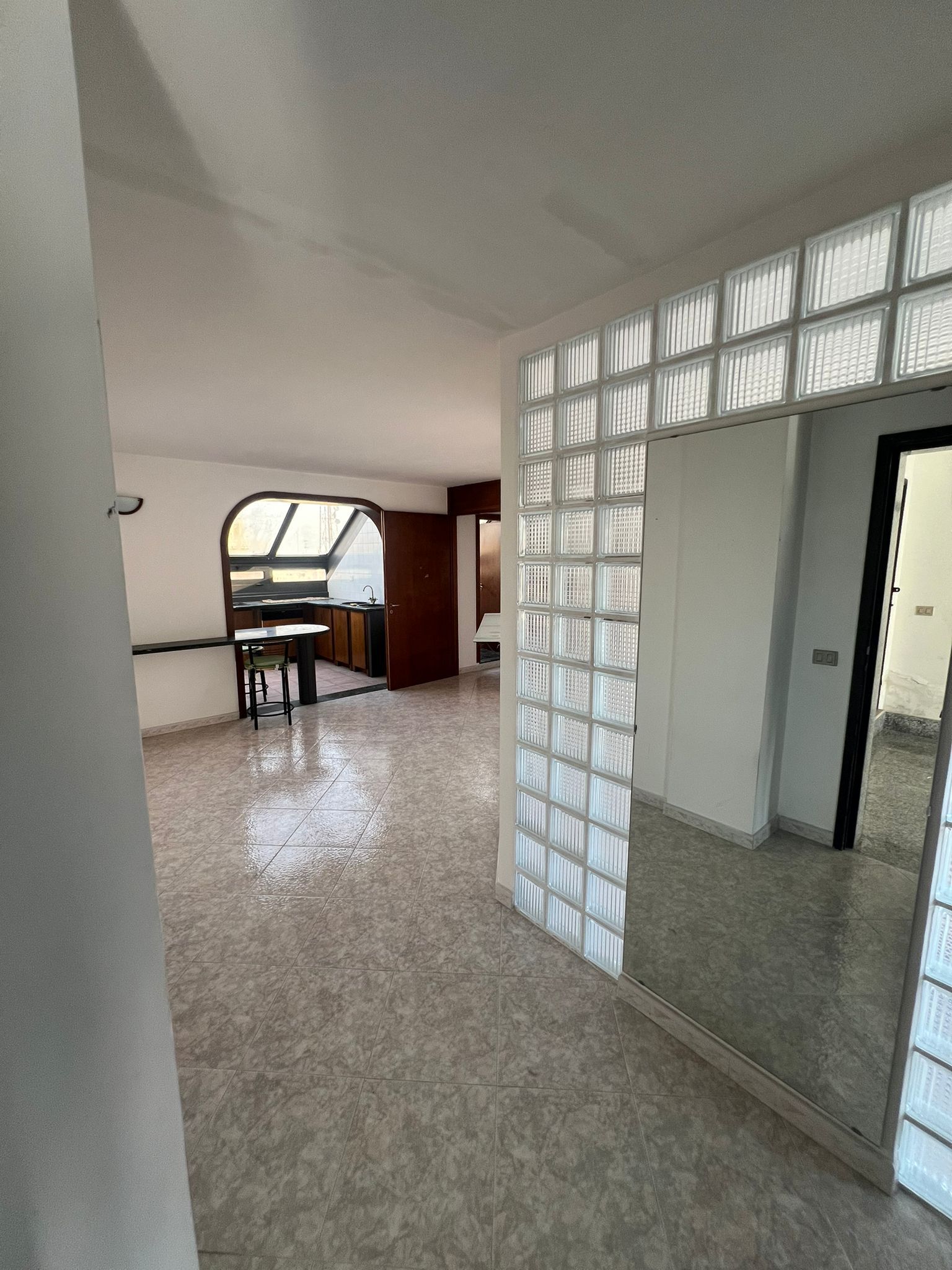 Attico con terrazzo in via o. ducas 2, Lecce