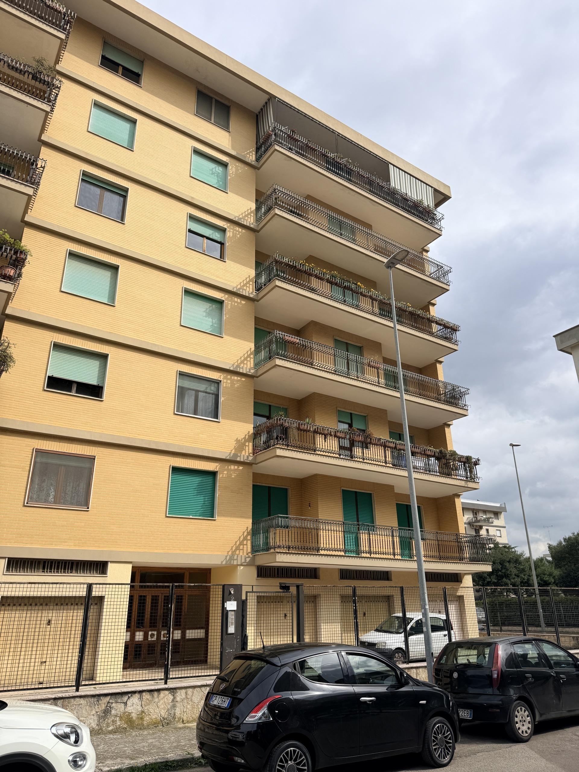 Appartamento con box in via michele saponaro 2, Lecce