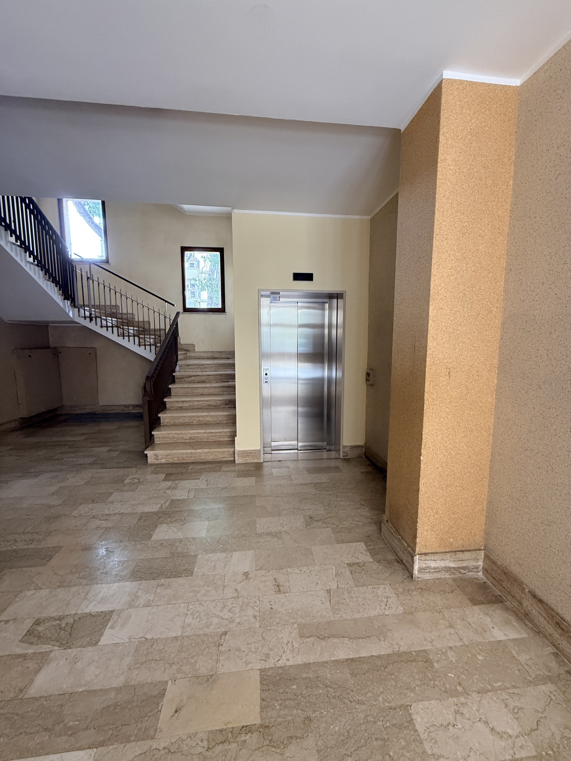 Appartamento con box in via michele saponaro 2, Lecce