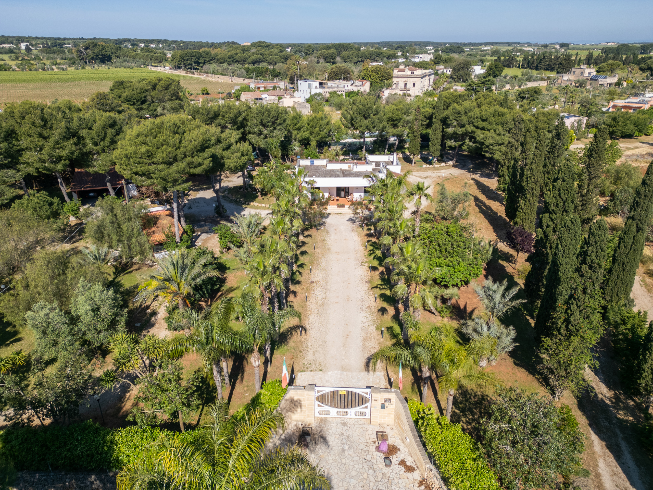 Villa con giardino in via taverna 21, Nard�