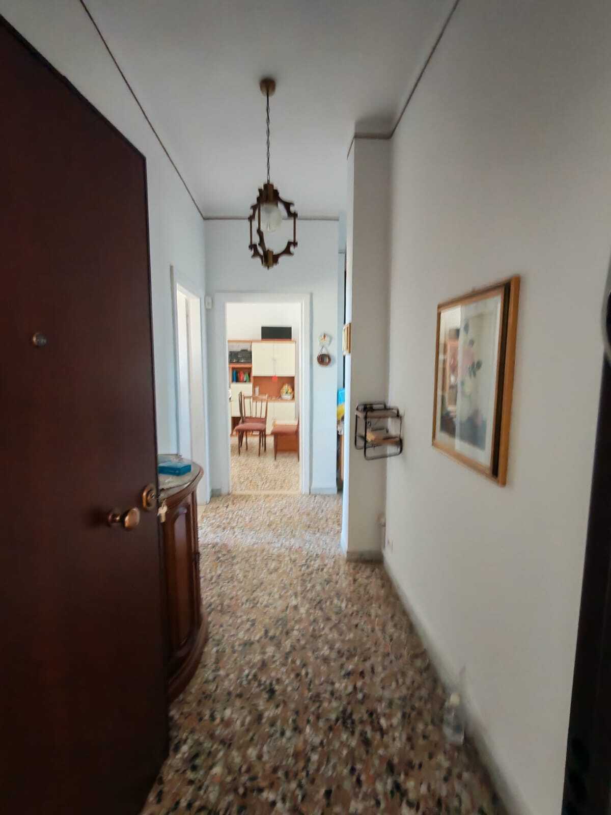 Trilocale da ristrutturare in via giovanni papini 43, Brindisi