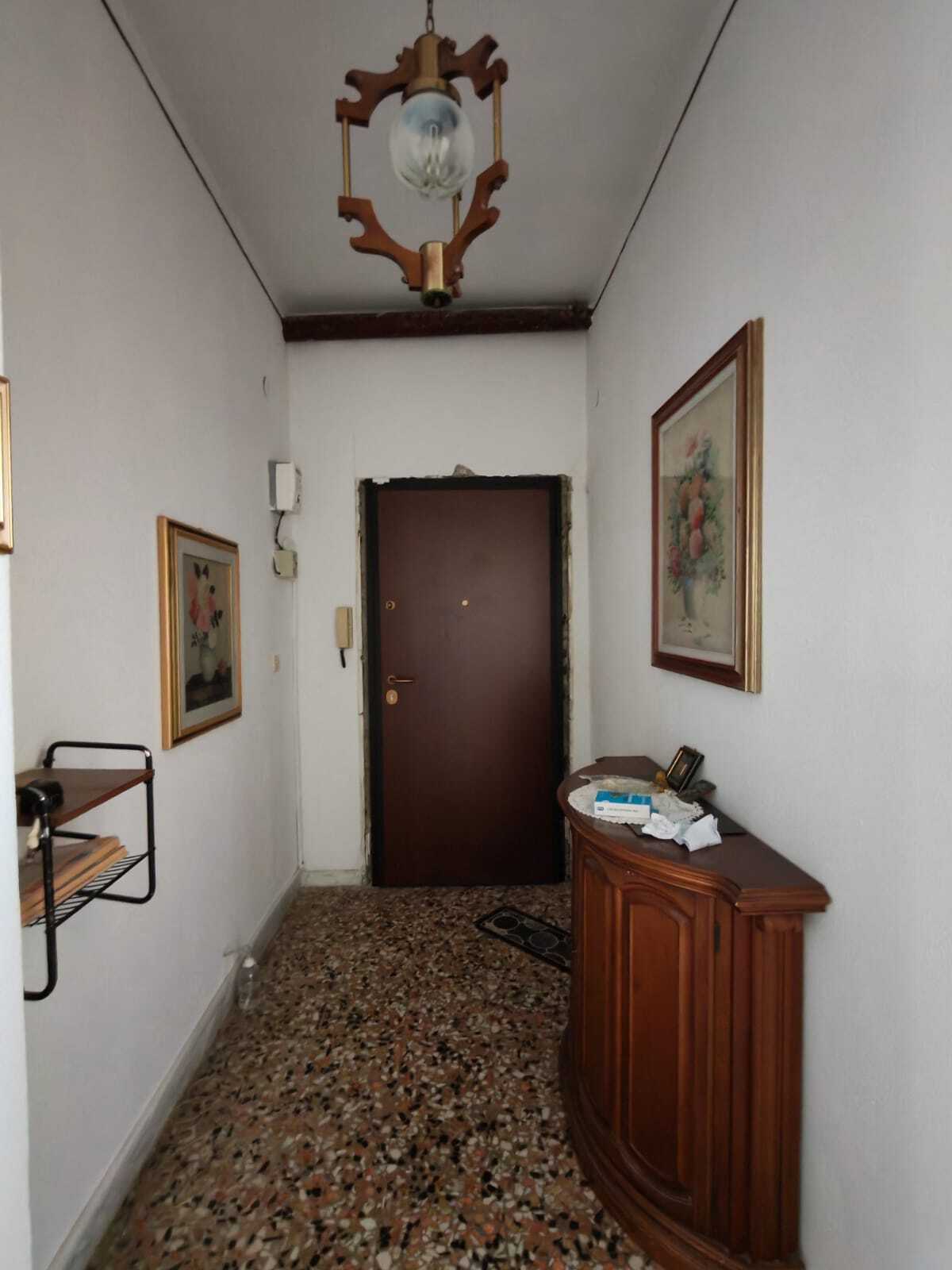 Trilocale da ristrutturare in via giovanni papini 43, Brindisi