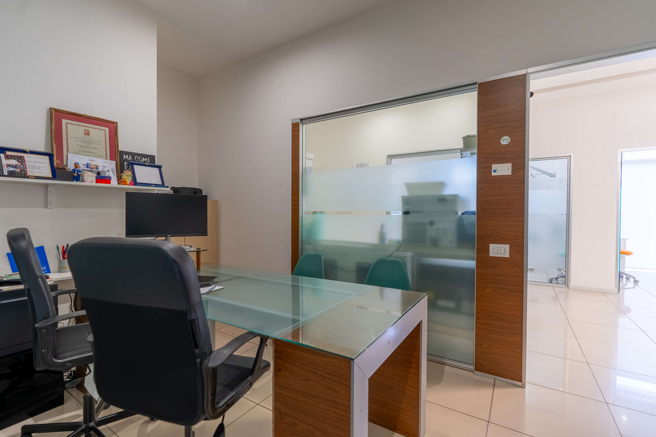 Ufficio ristrutturato in viale g. leopardi 134, Lecce