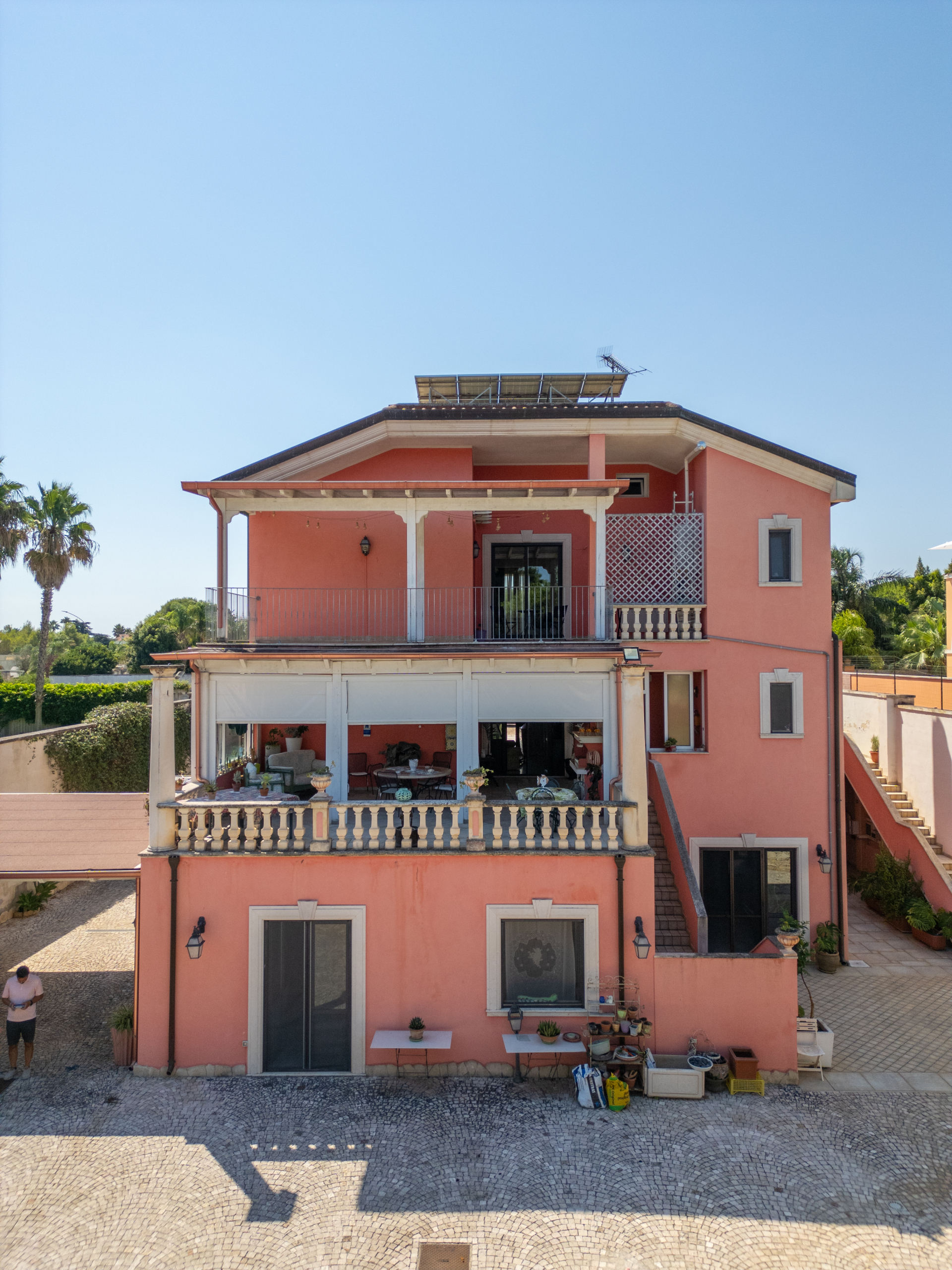 Villa con giardino in via rapolla 86, Lecce