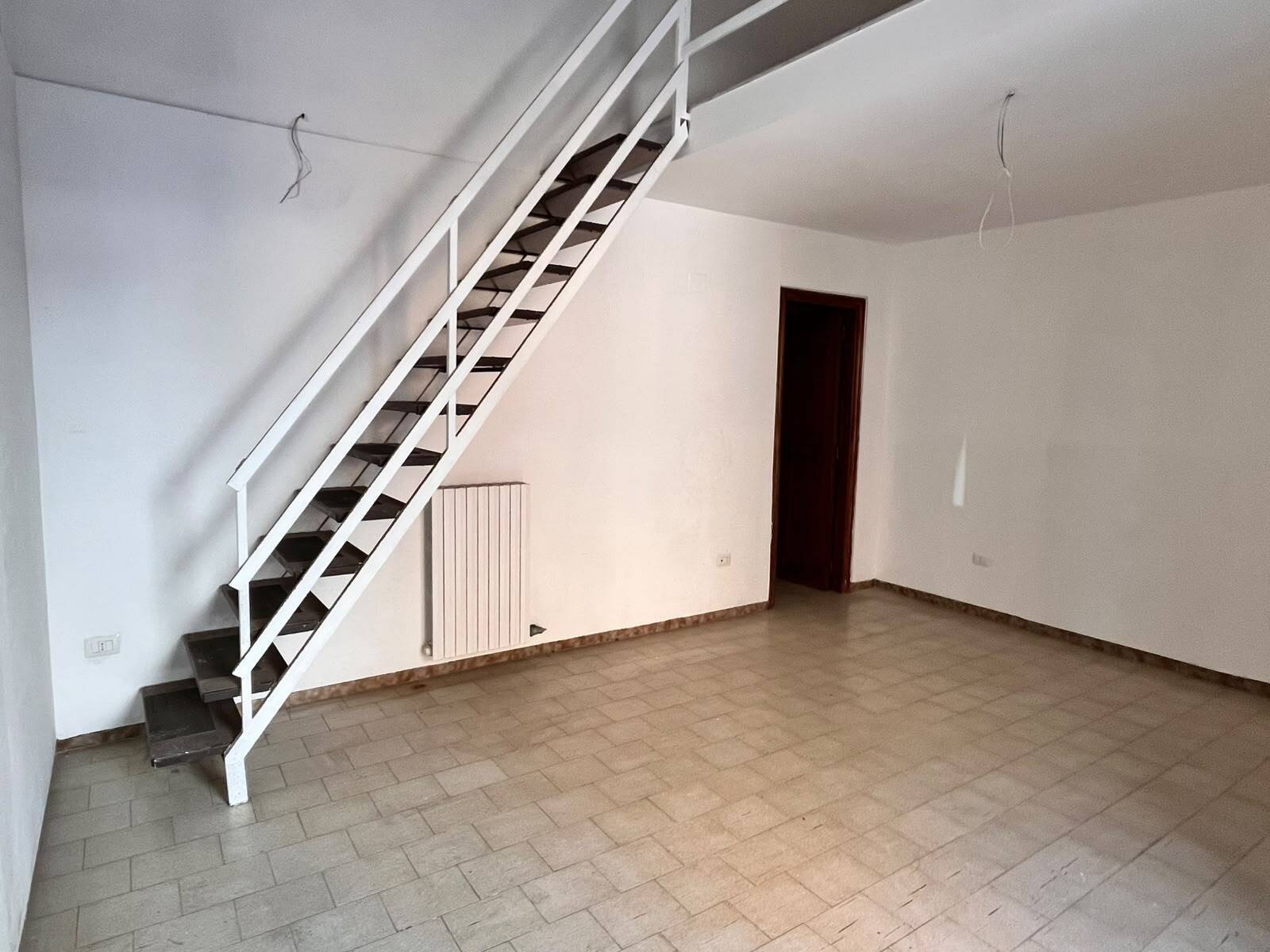 Trilocale da ristrutturare in via sicilia 3, Lecce