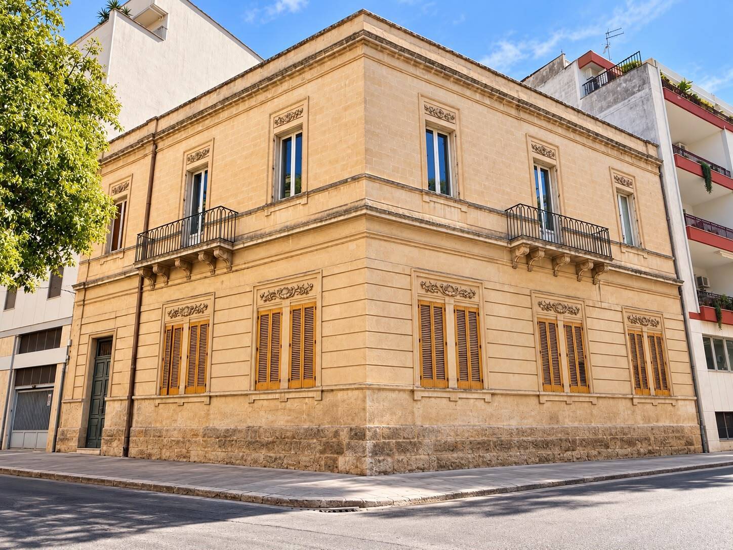 Stabile/Palazzo da ristrutturare in via niccol� foscarini 4, Lecce