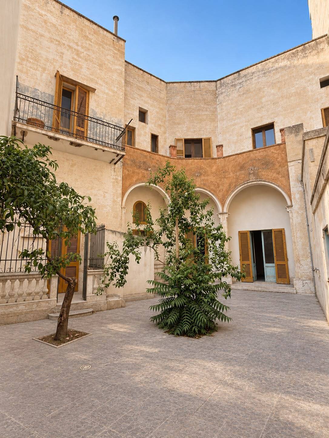 Stabile/Palazzo da ristrutturare in via niccol� foscarini 4, Lecce