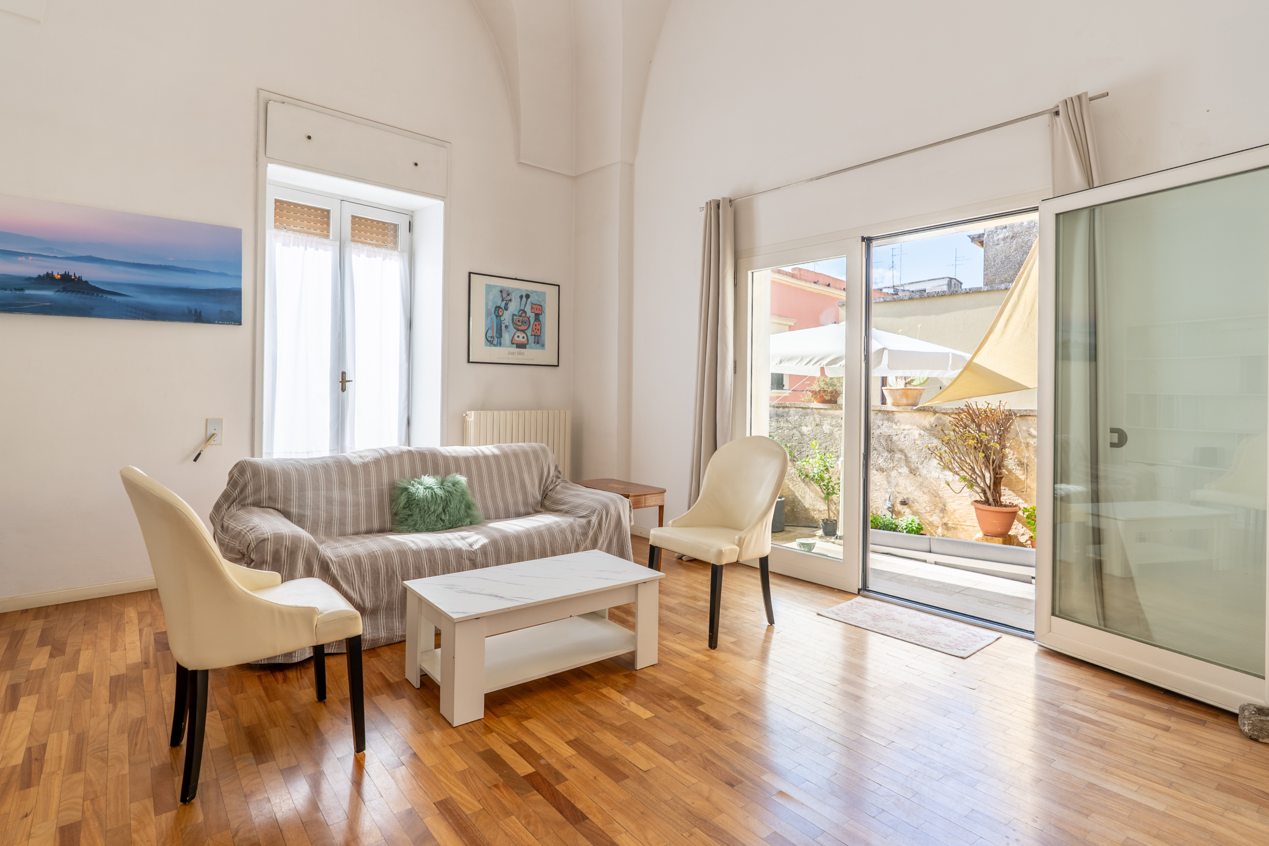 Casa indipendente con terrazzi in via regina elena 19, San Cesario di Lecce