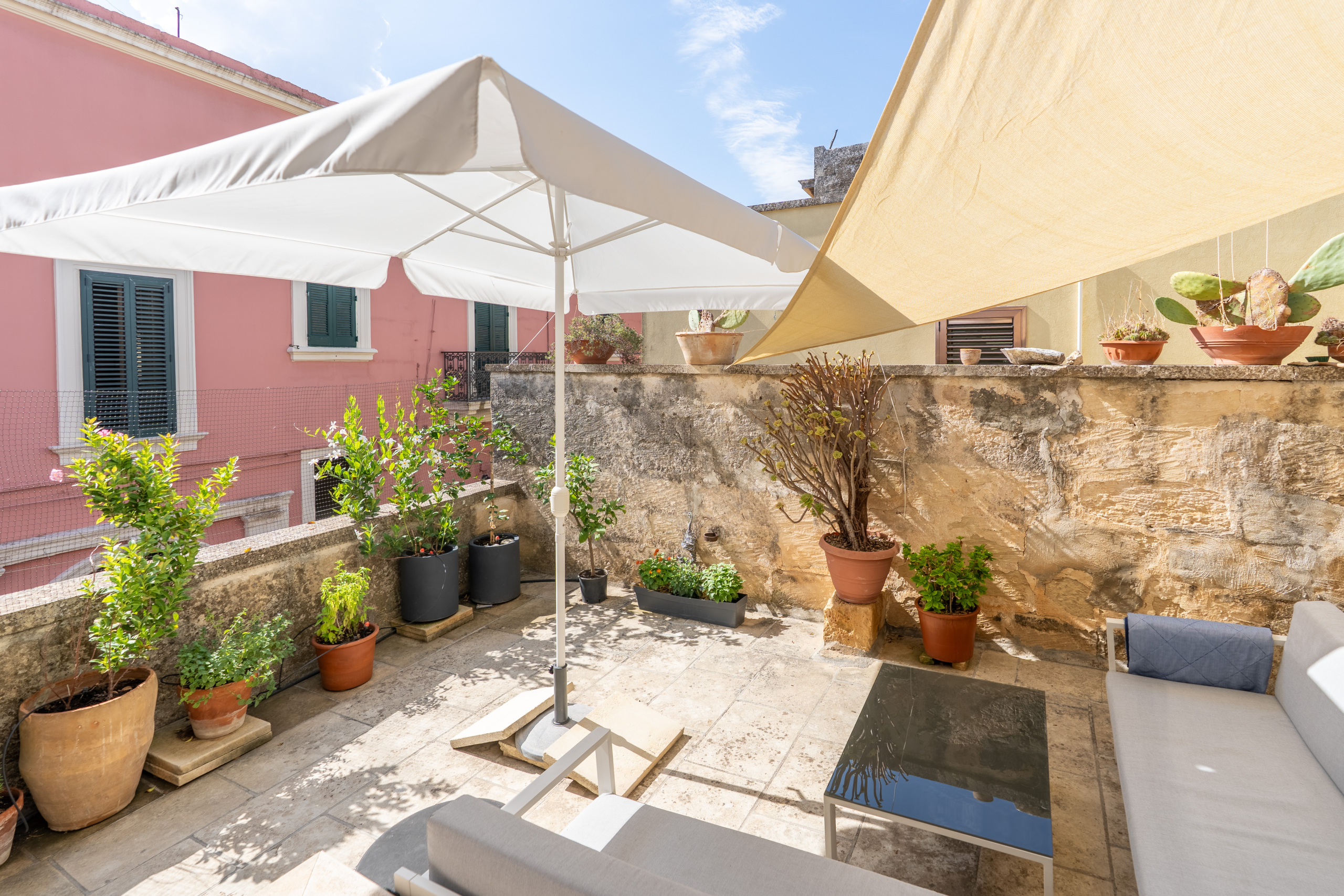 Casa indipendente con terrazzi in via regina elena 19, San Cesario di Lecce