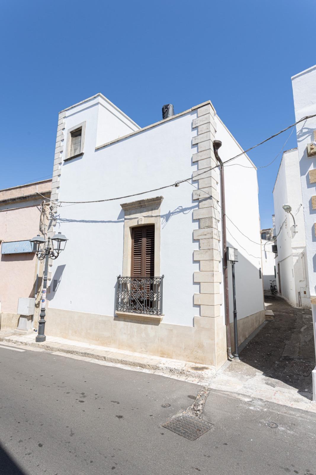 Casa indipendente con terrazzo in via d. marzotta 1, Lecce