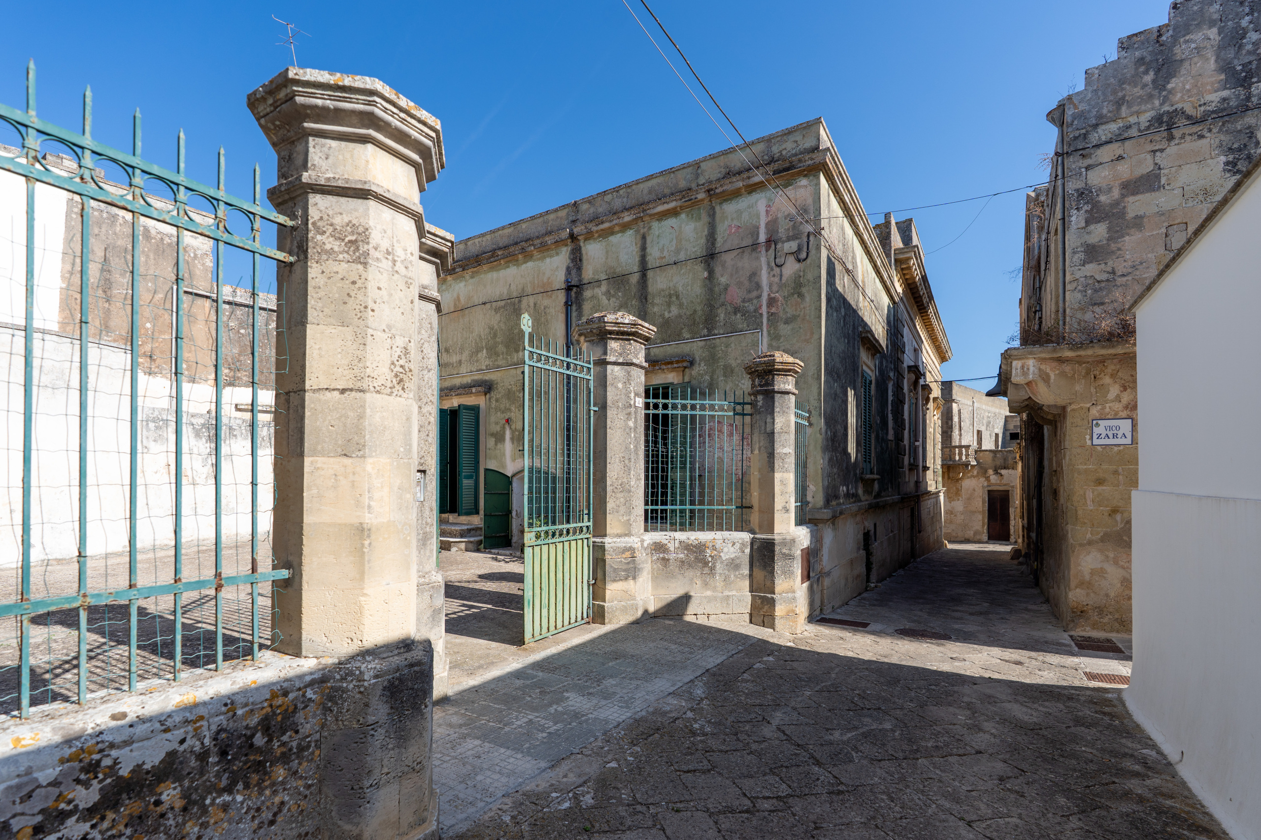 Stabile/Palazzo con terrazzo in via manieri 4, Carpignano Salentino