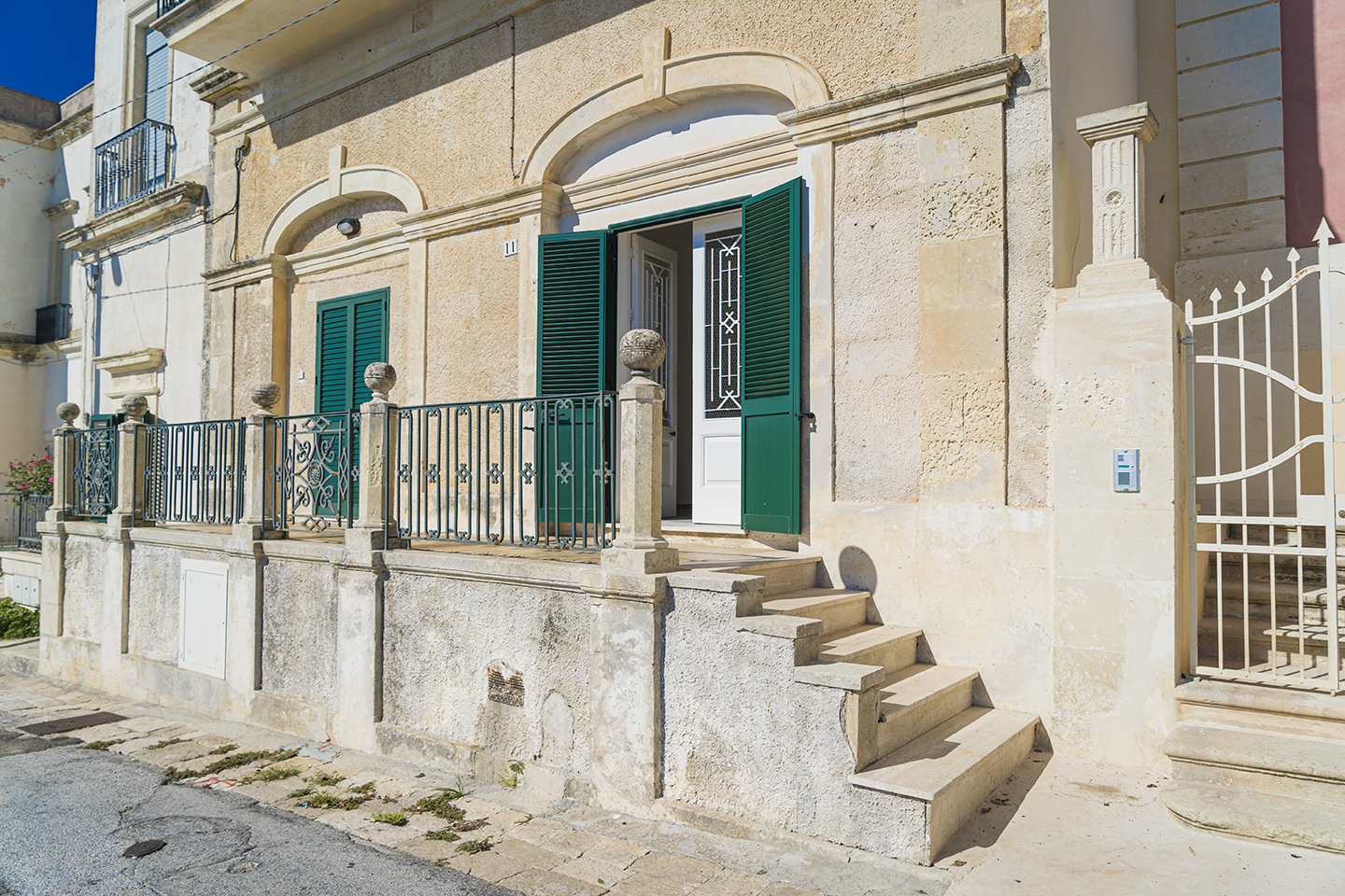 Quadrilocale vista mare in via cristoforo colombo 11, Castro