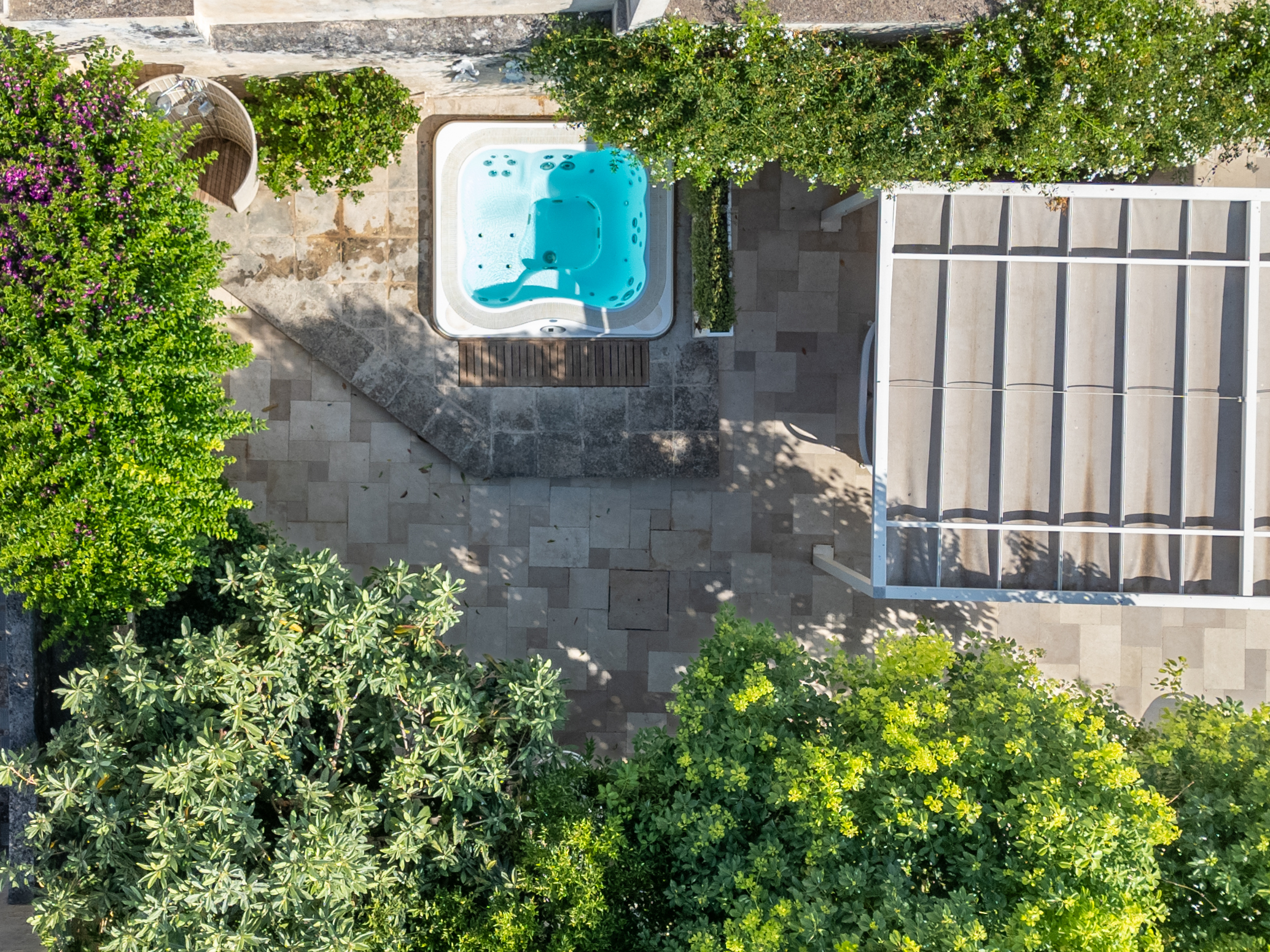 Stabile/Palazzo con giardino in via vittorio dei prioli 42, Lecce