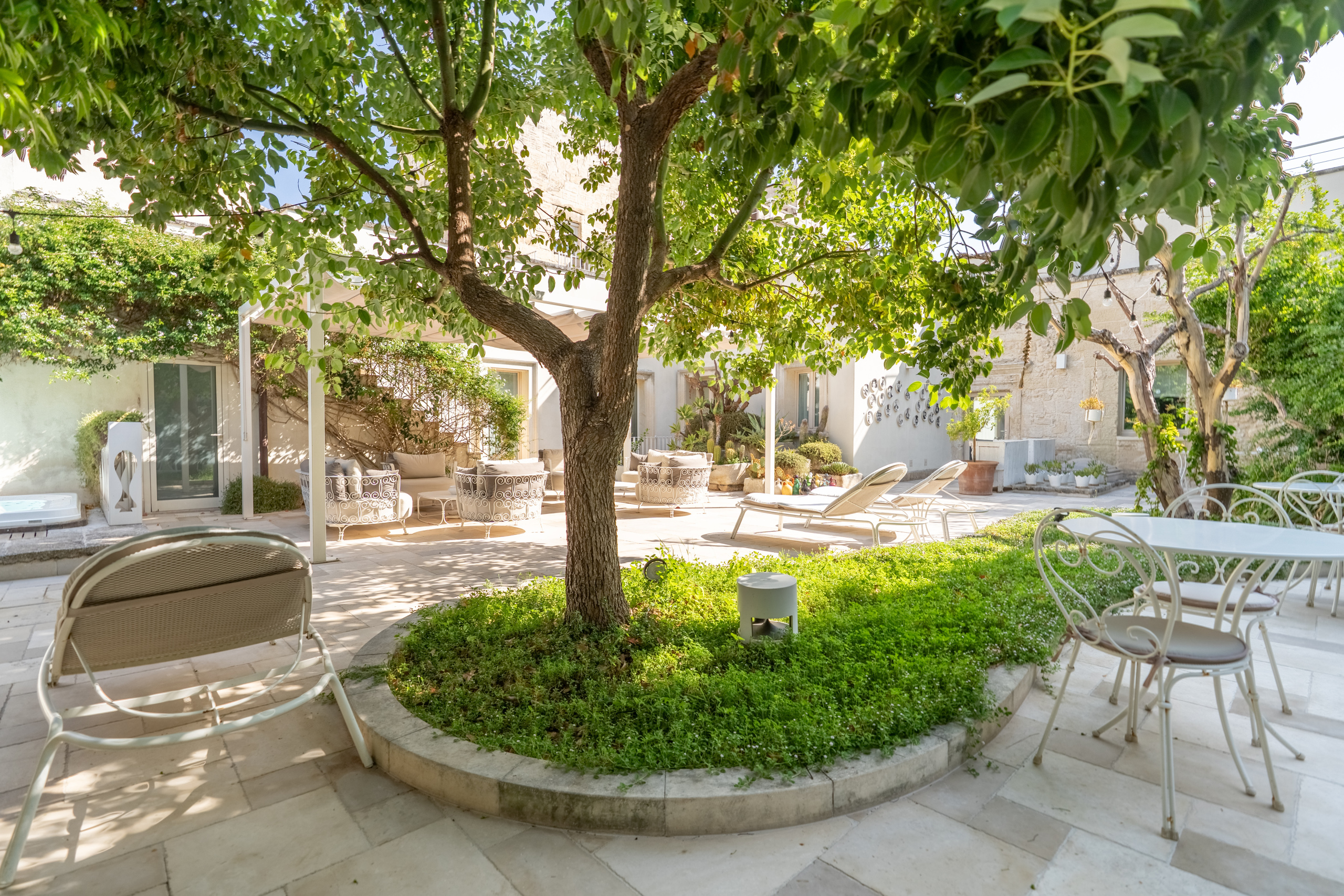 Stabile/Palazzo con giardino in via vittorio dei prioli 42, Lecce