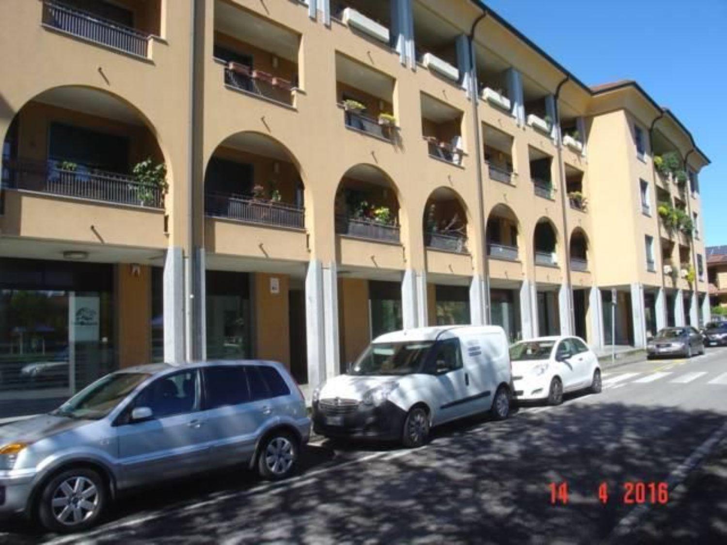 Locale commerciale in affitto a Vanzago