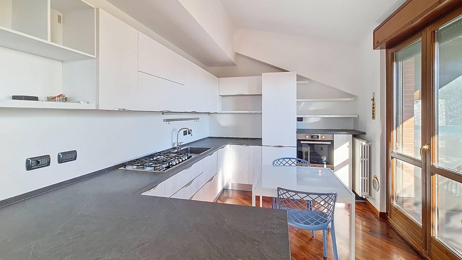 Appartamento con box a Pregnana Milanese