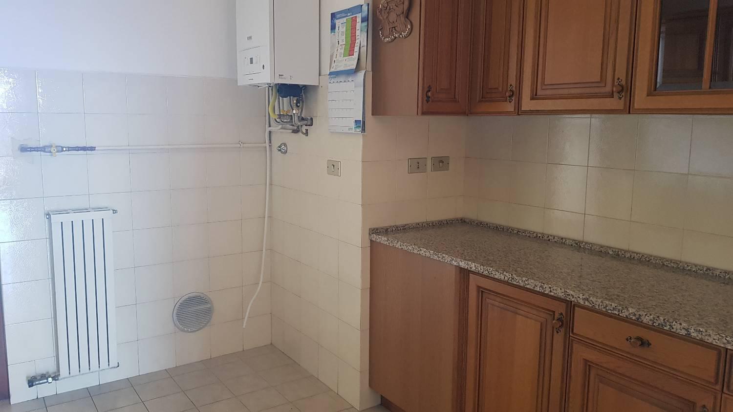 Trilocale arredato in affitto a Rho