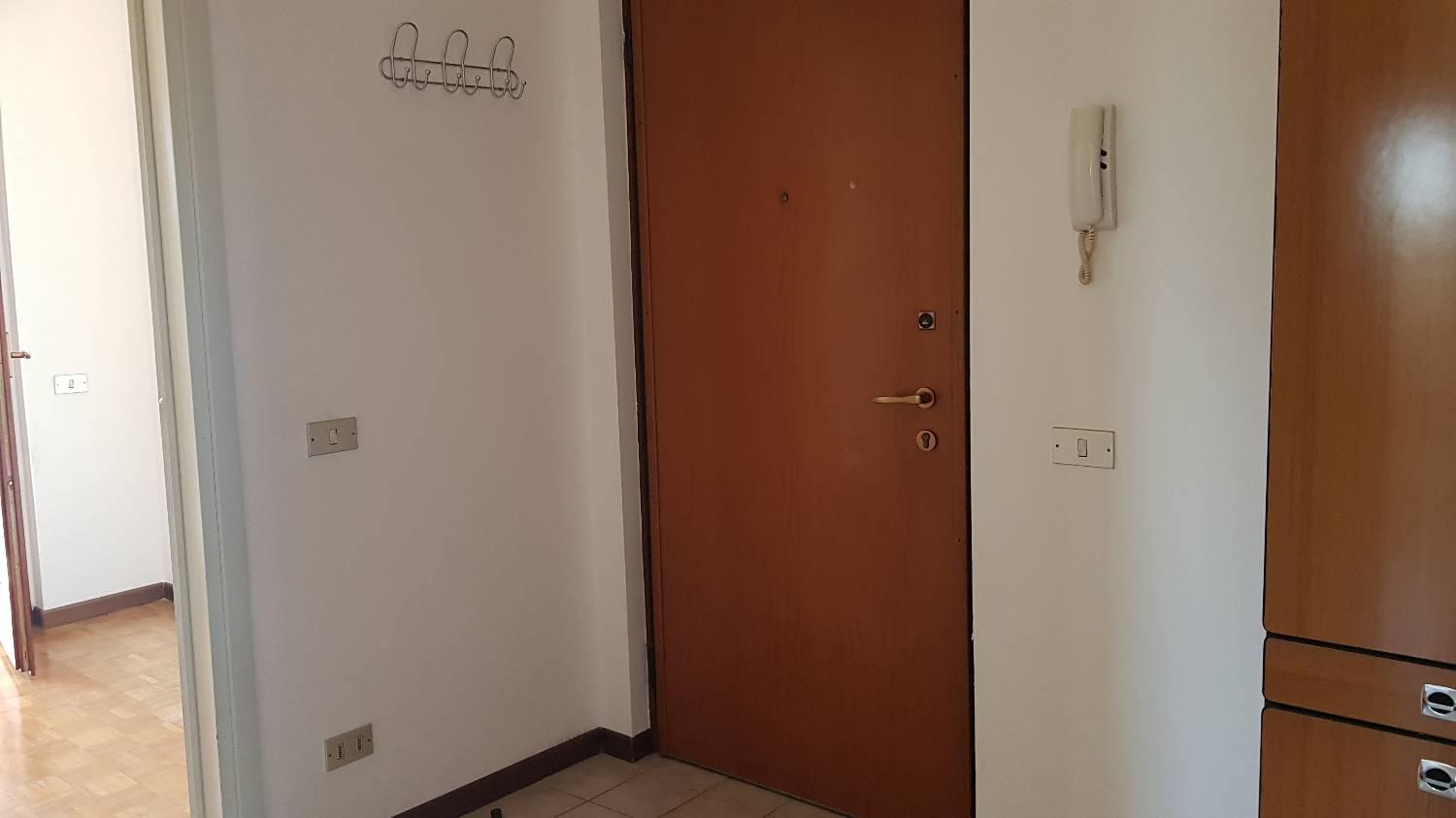 Trilocale arredato in affitto a Rho