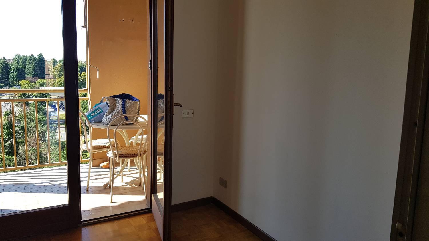 Trilocale arredato in affitto a Rho