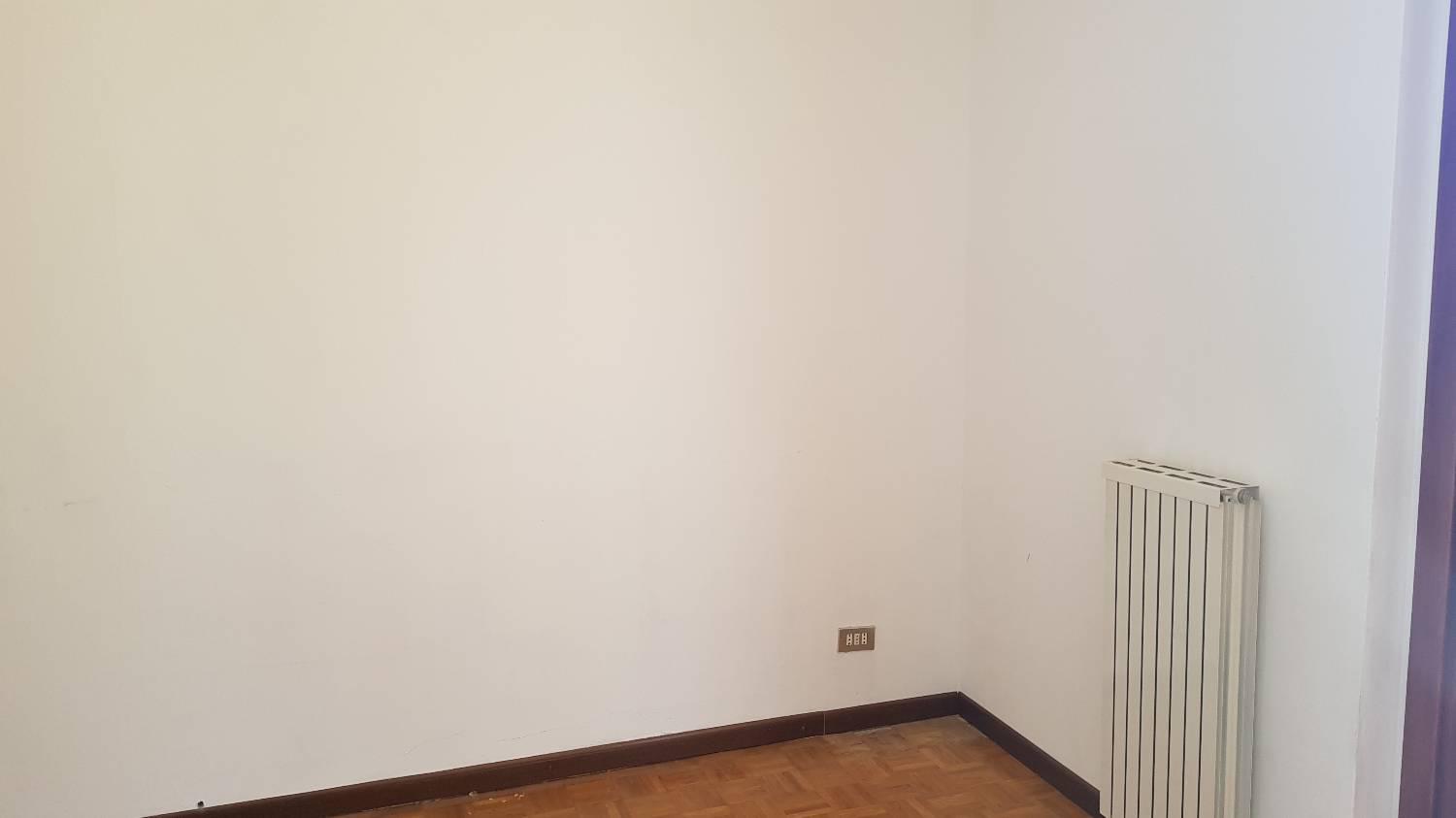 Trilocale arredato in affitto a Rho