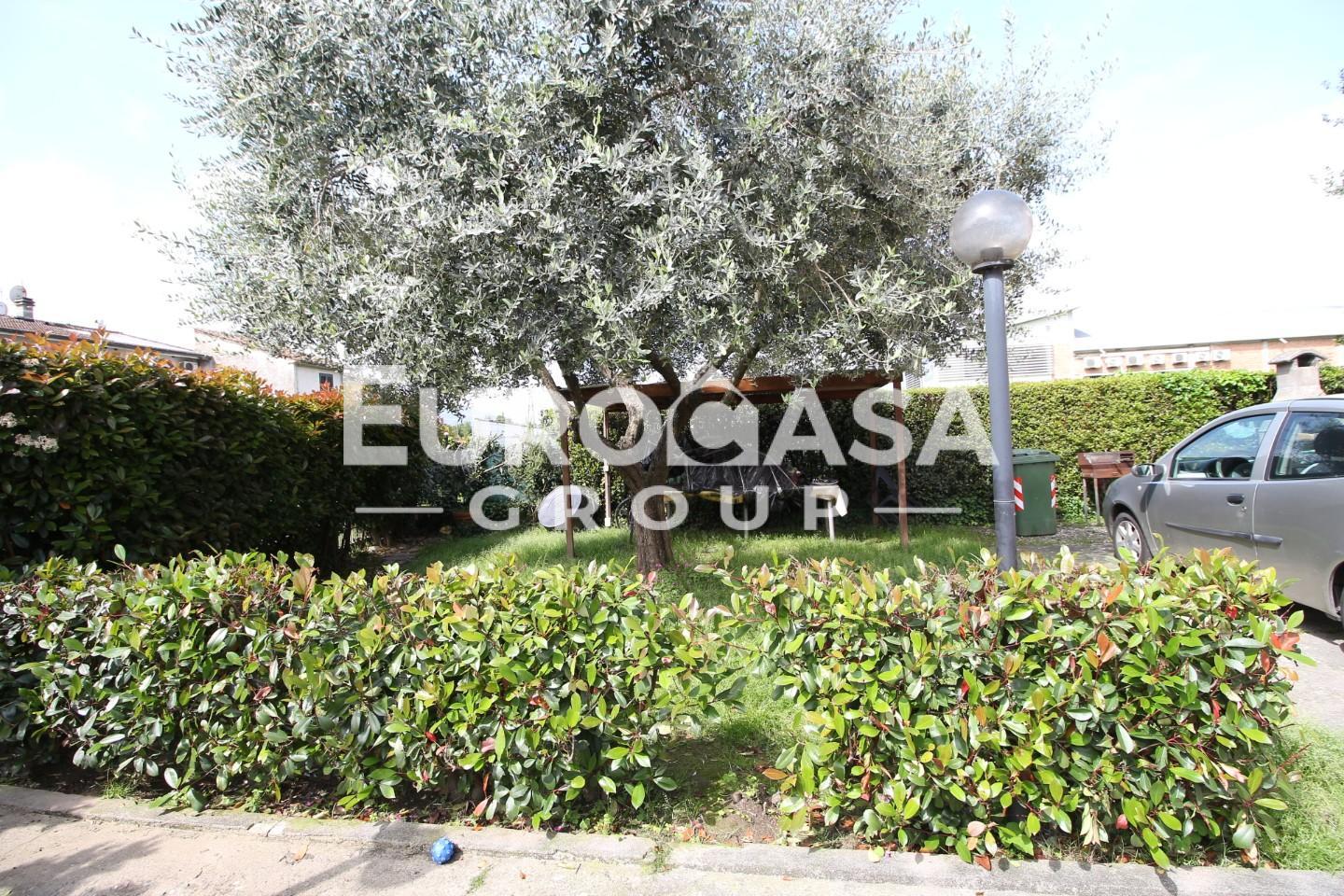 Villa con giardino, Lucca arancio