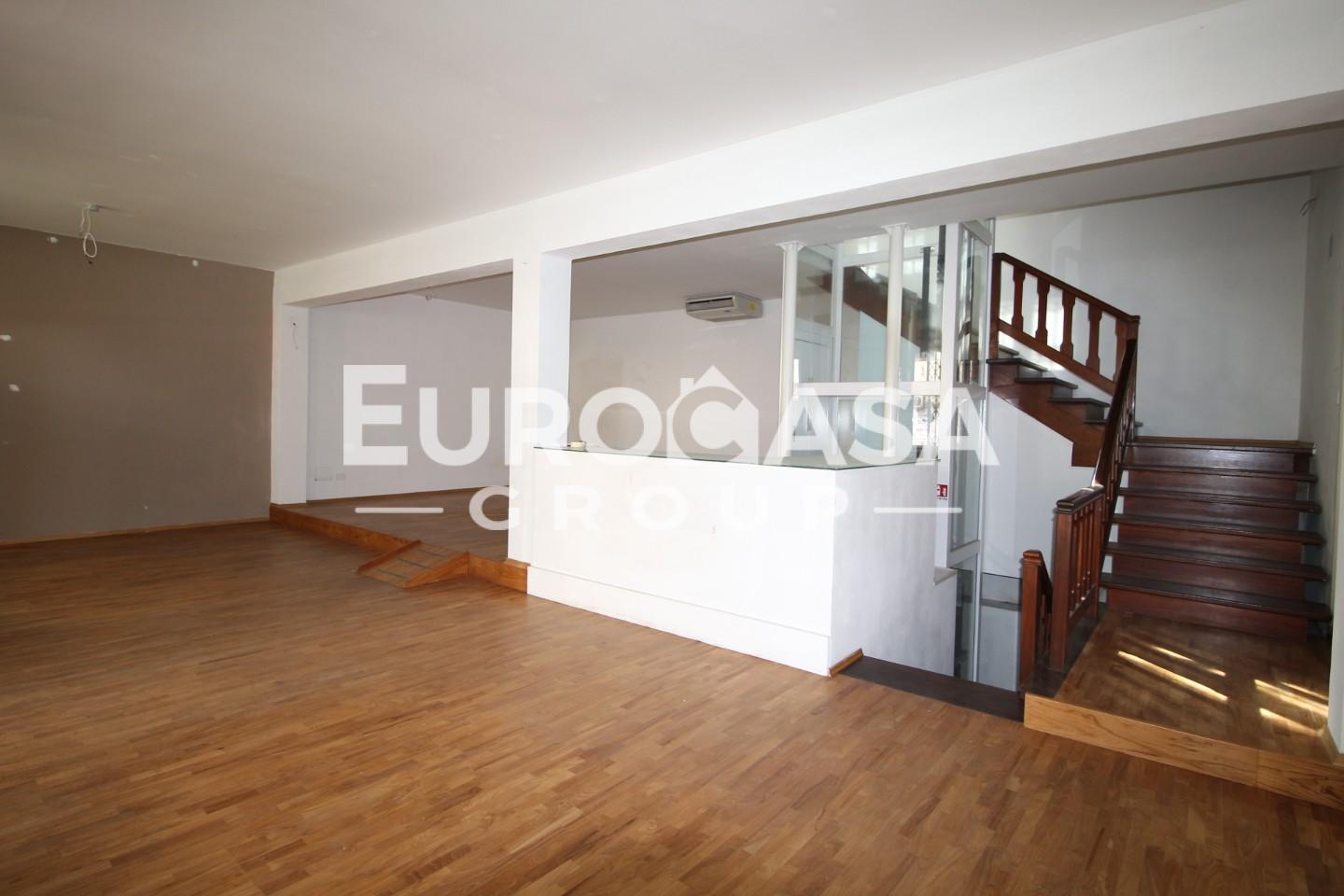 Locale commerciale in affitto, Lucca sant'anna