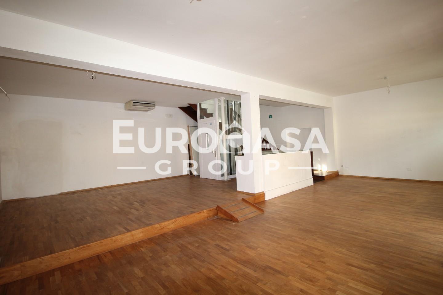 Locale commerciale in affitto, Lucca sant'anna