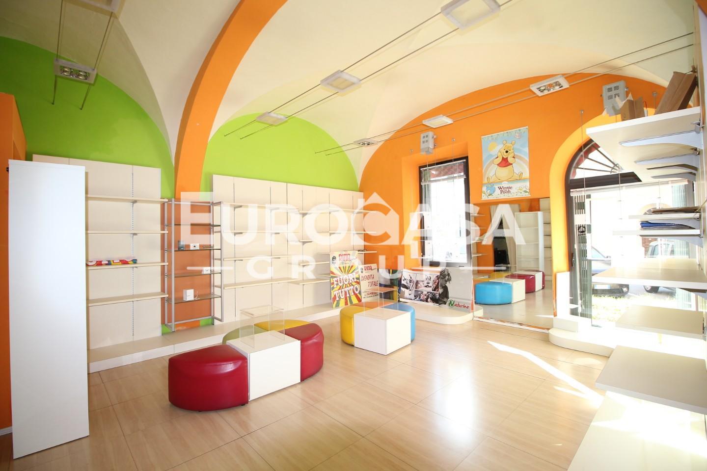 Locale commerciale in vendita a San Giuliano Terme