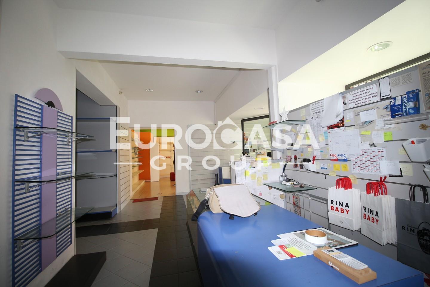 Locale commerciale in vendita a San Giuliano Terme