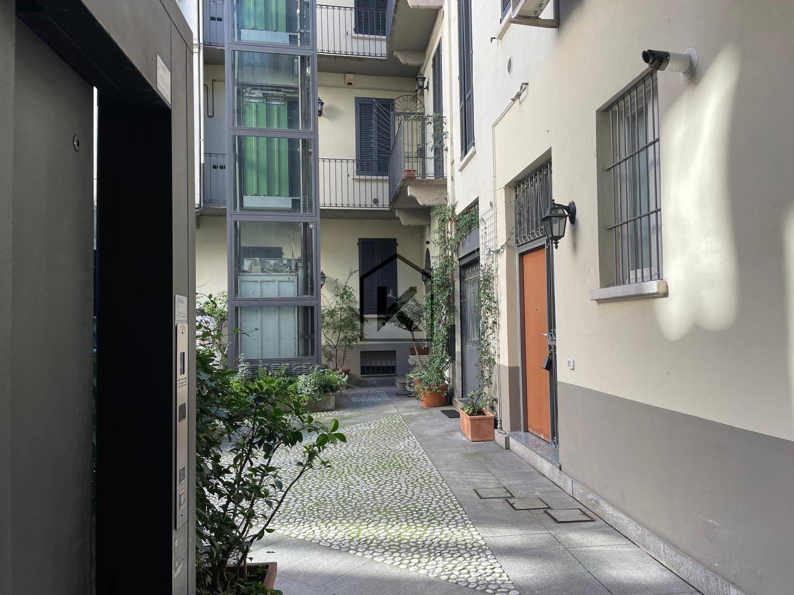 Locale commerciale in vendita a Milano, Ticinese