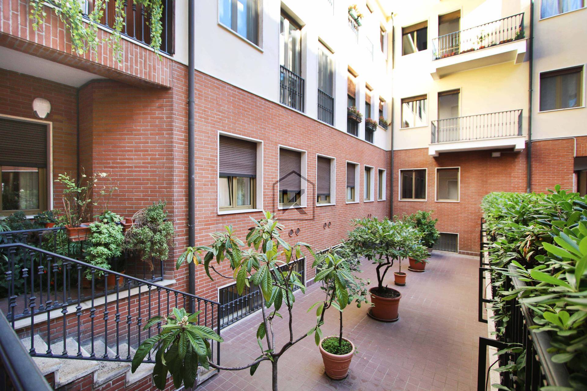 Studio/Ufficio in vendita a Milano, Corso Italia