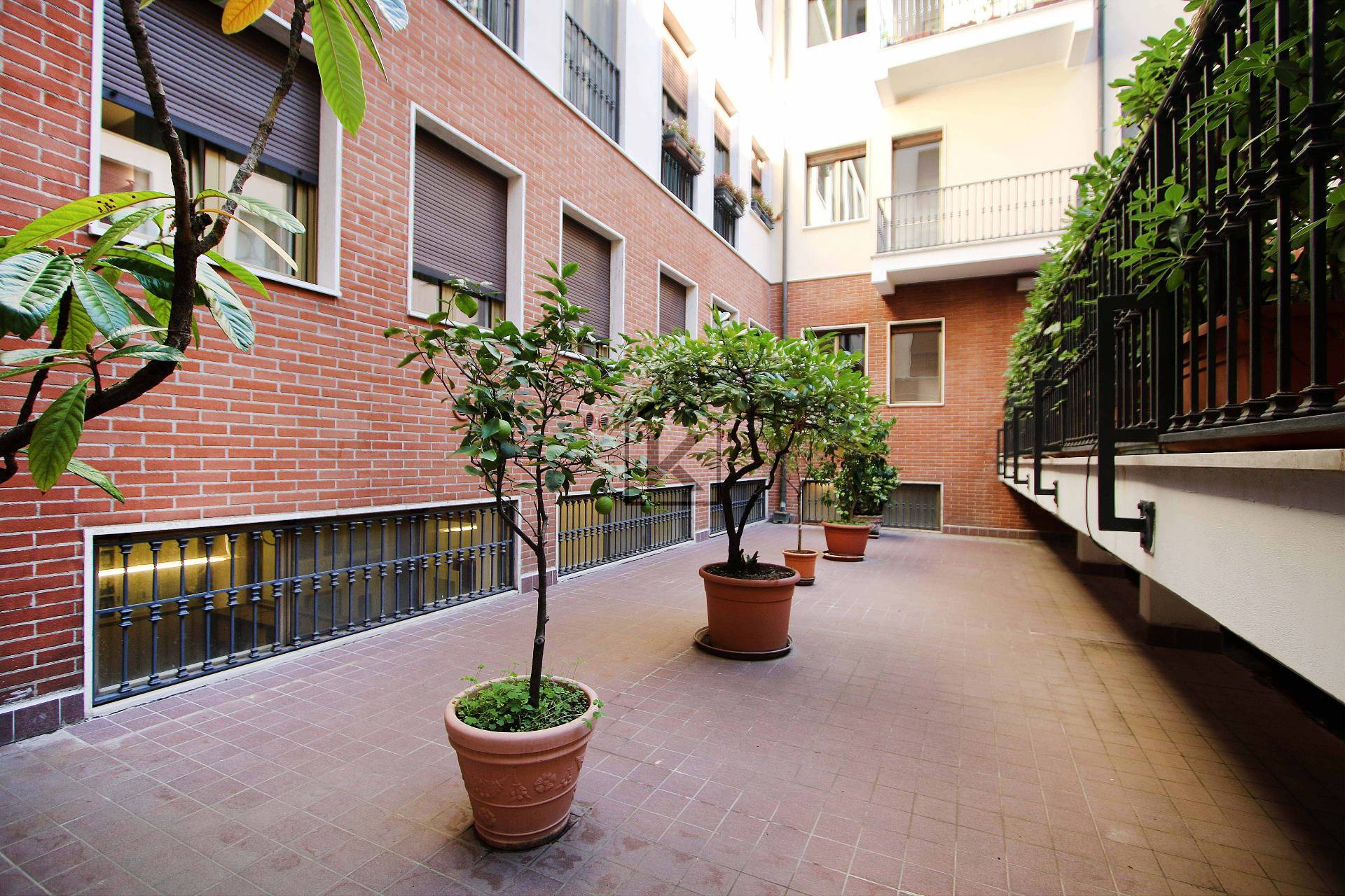 Studio/Ufficio in vendita a Milano, Corso Italia