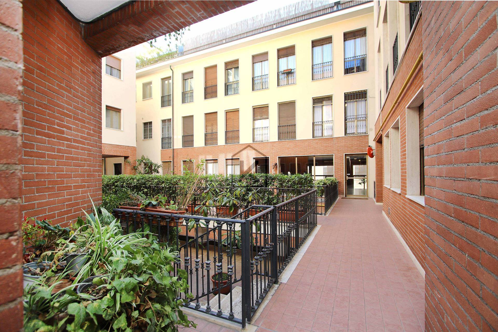 Studio/Ufficio in vendita a Milano, Corso Italia