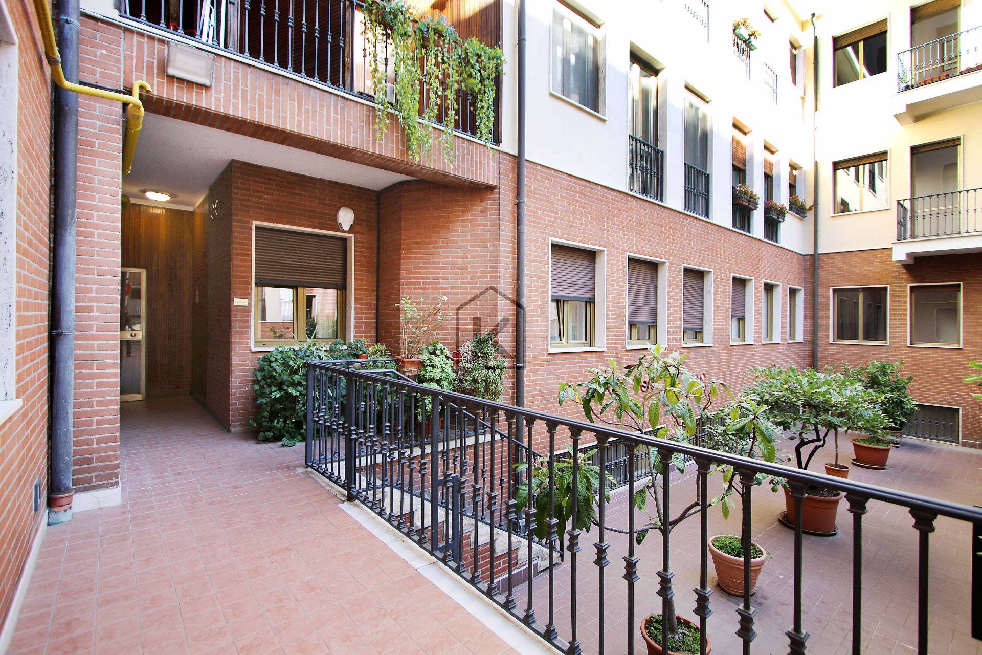 Studio/Ufficio in vendita a Milano, Corso Italia