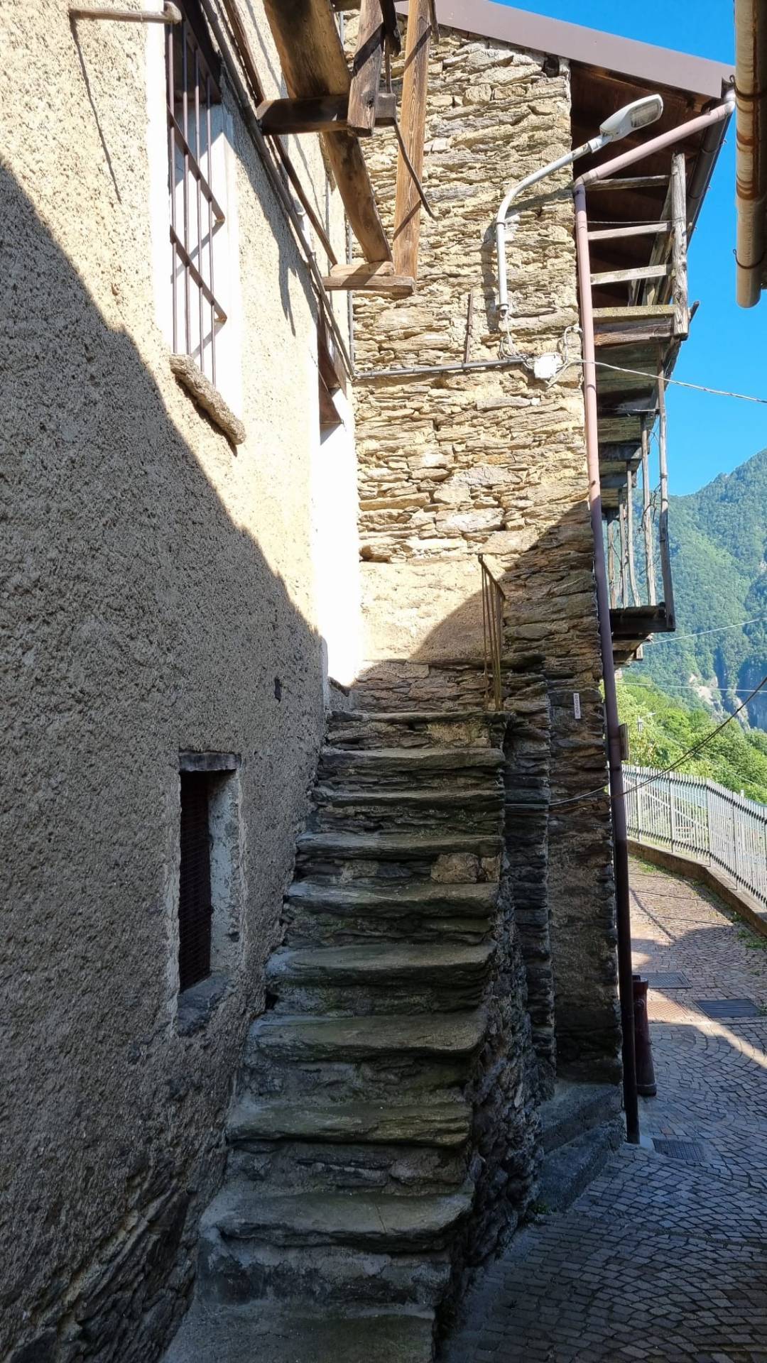 Casa Semindipendente in vendita a Valvarrone