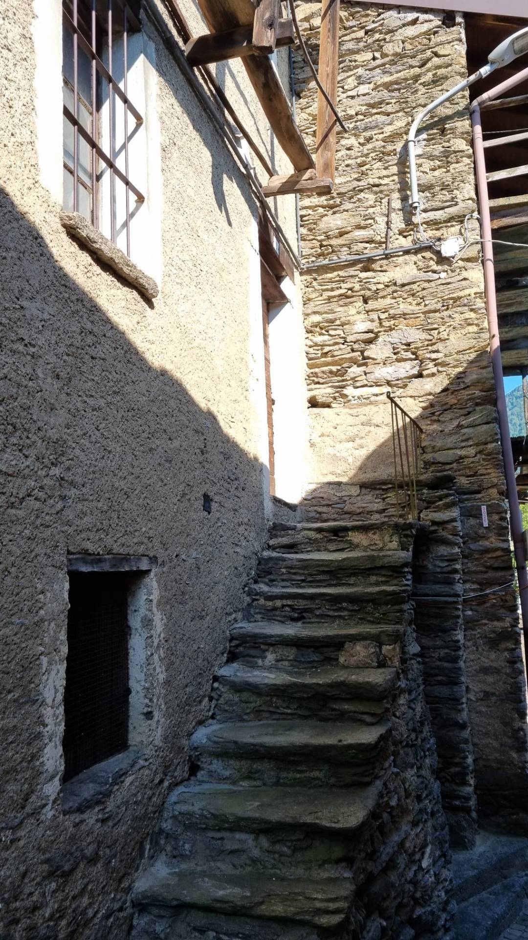 Casa Semindipendente in vendita a Valvarrone