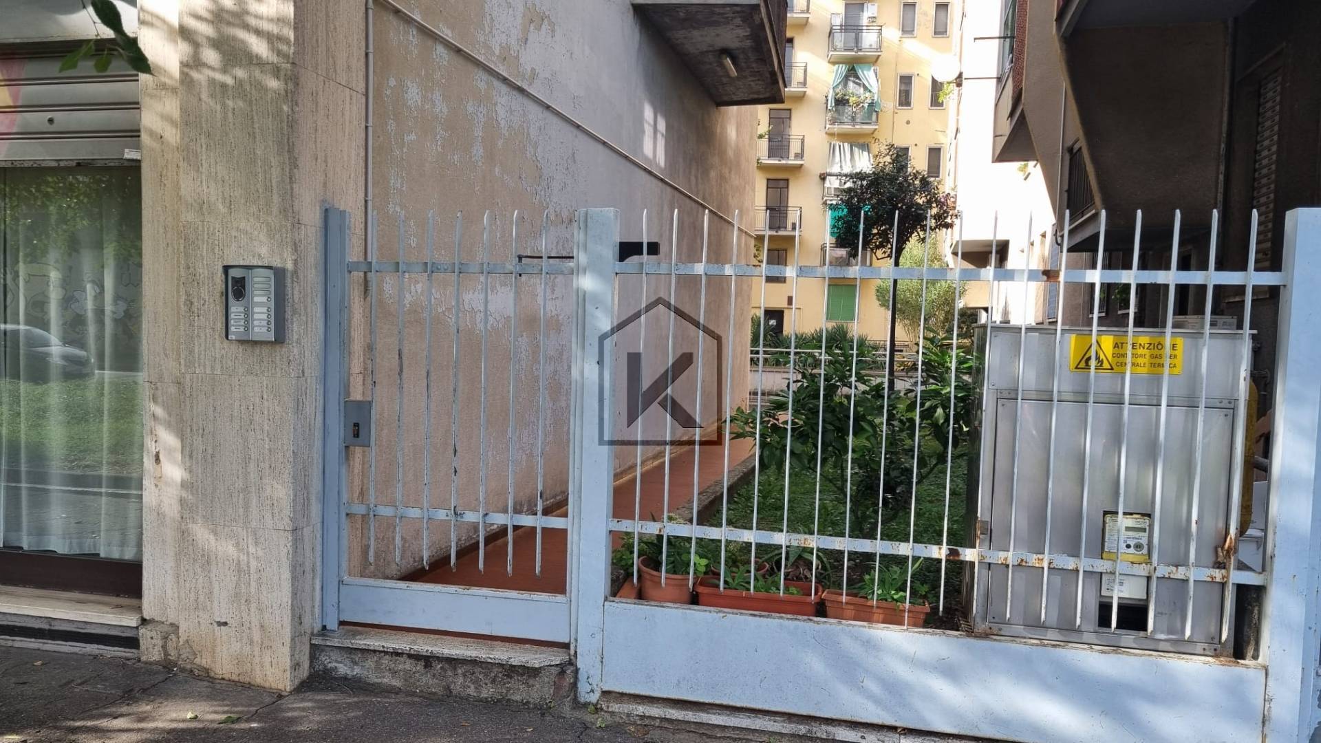 Locale commerciale in affitto a Milano, Ortica