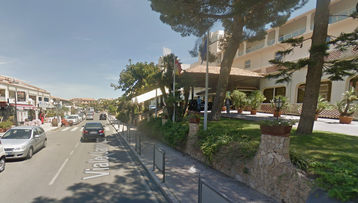 Attivit commerciale in affitto/gestione a Giardini-Naxos